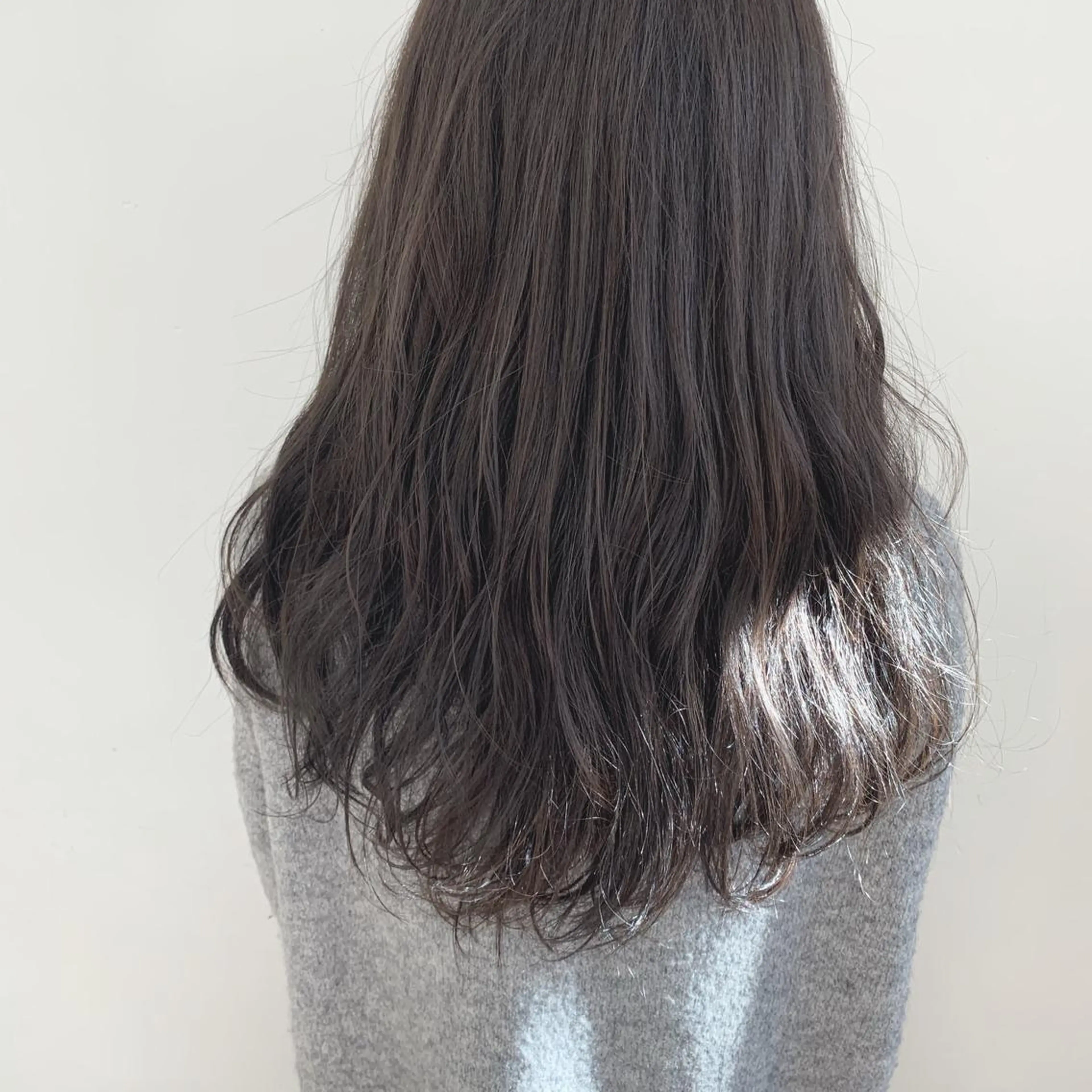 ロング カラー ブラウンカラー ダークブラウン カット ヘアカラー chama レイヤーカットのヘアスタイル