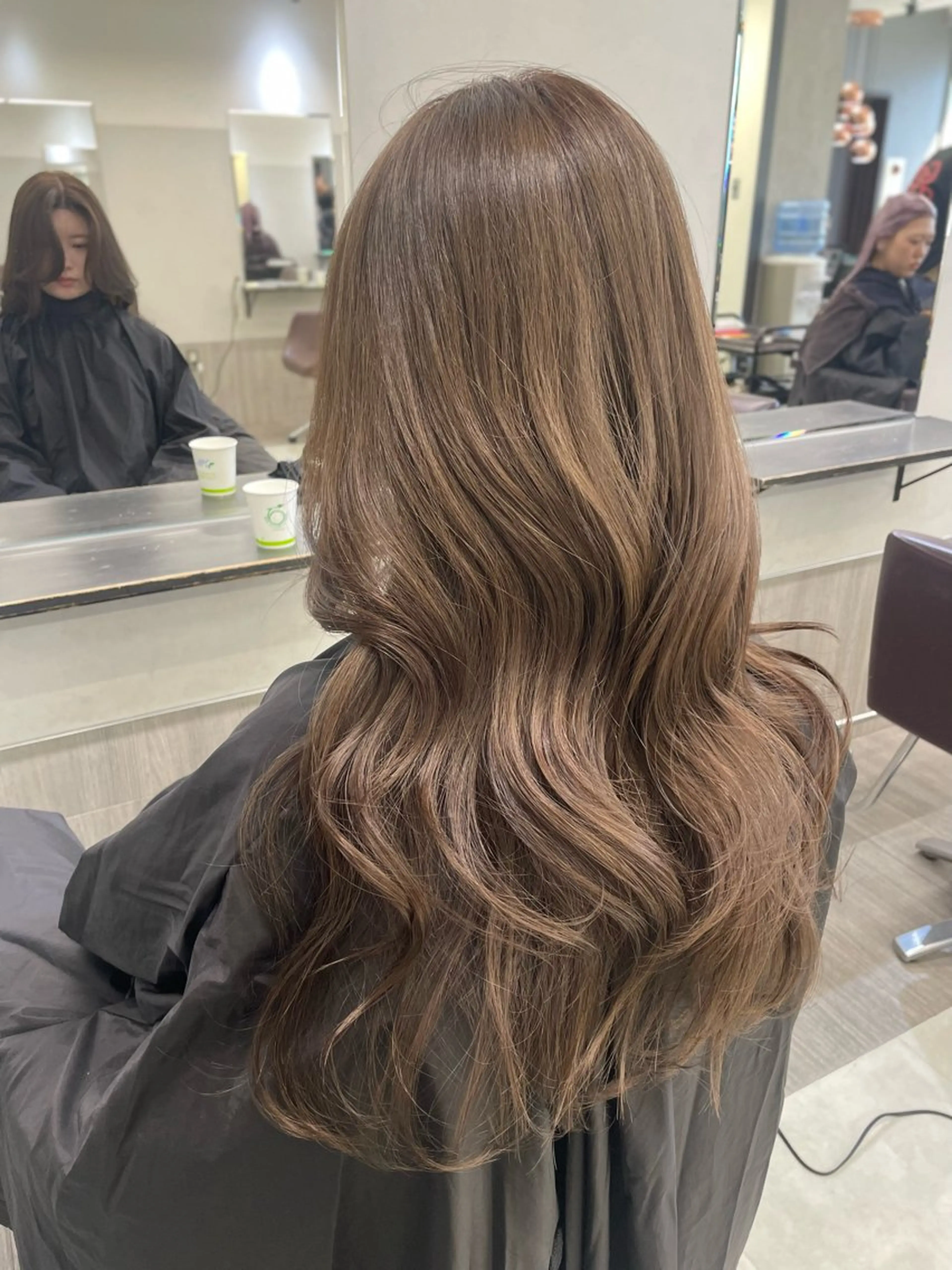 ロング カラー ベージュカラー AIRI layer cut hairのヘアスタイル