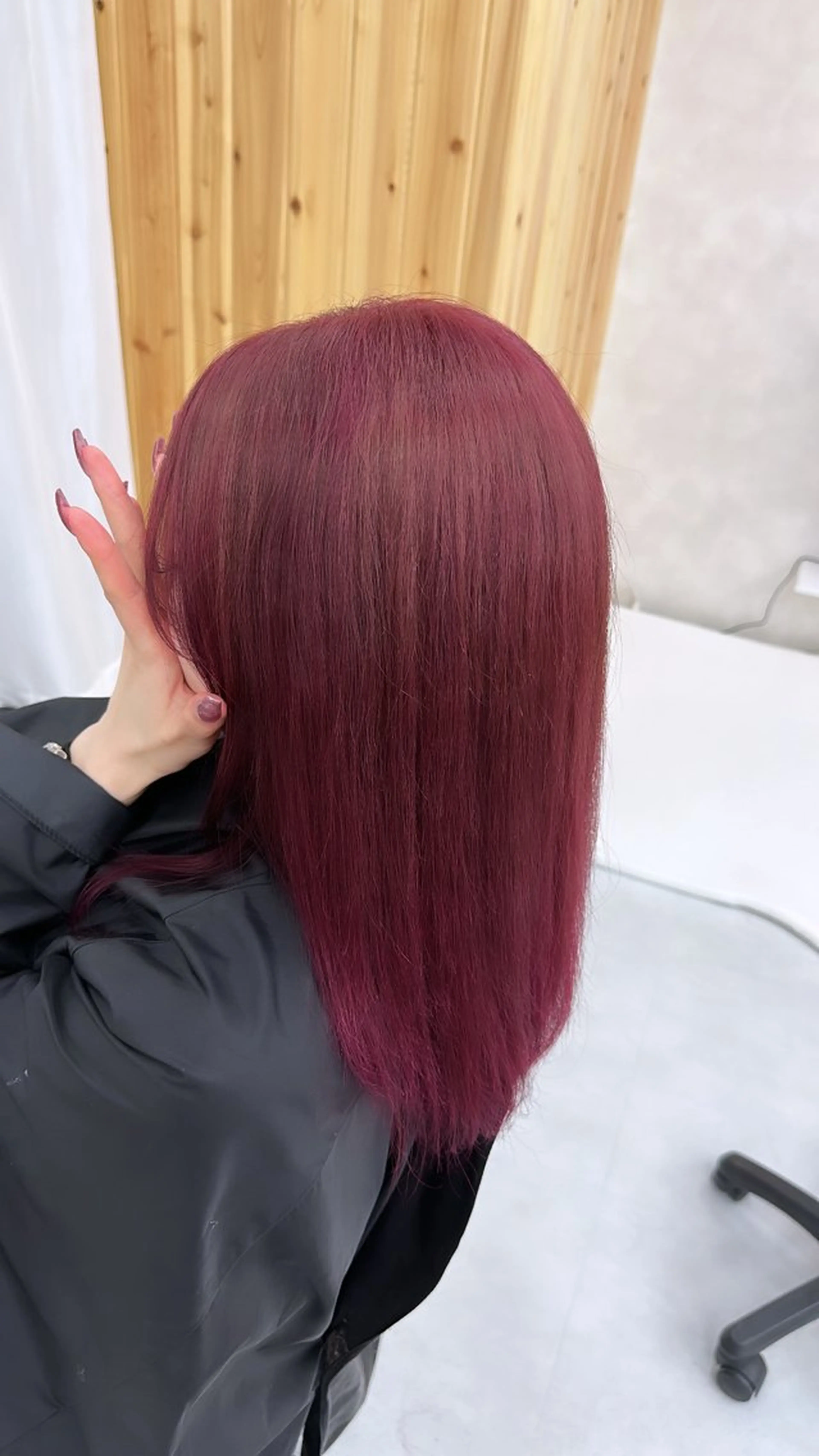 セミロング カラー ブリーチ ケアブリーチ ピンクカラー レッドカラー ヘアカラー 大場 賀句のヘアスタイル