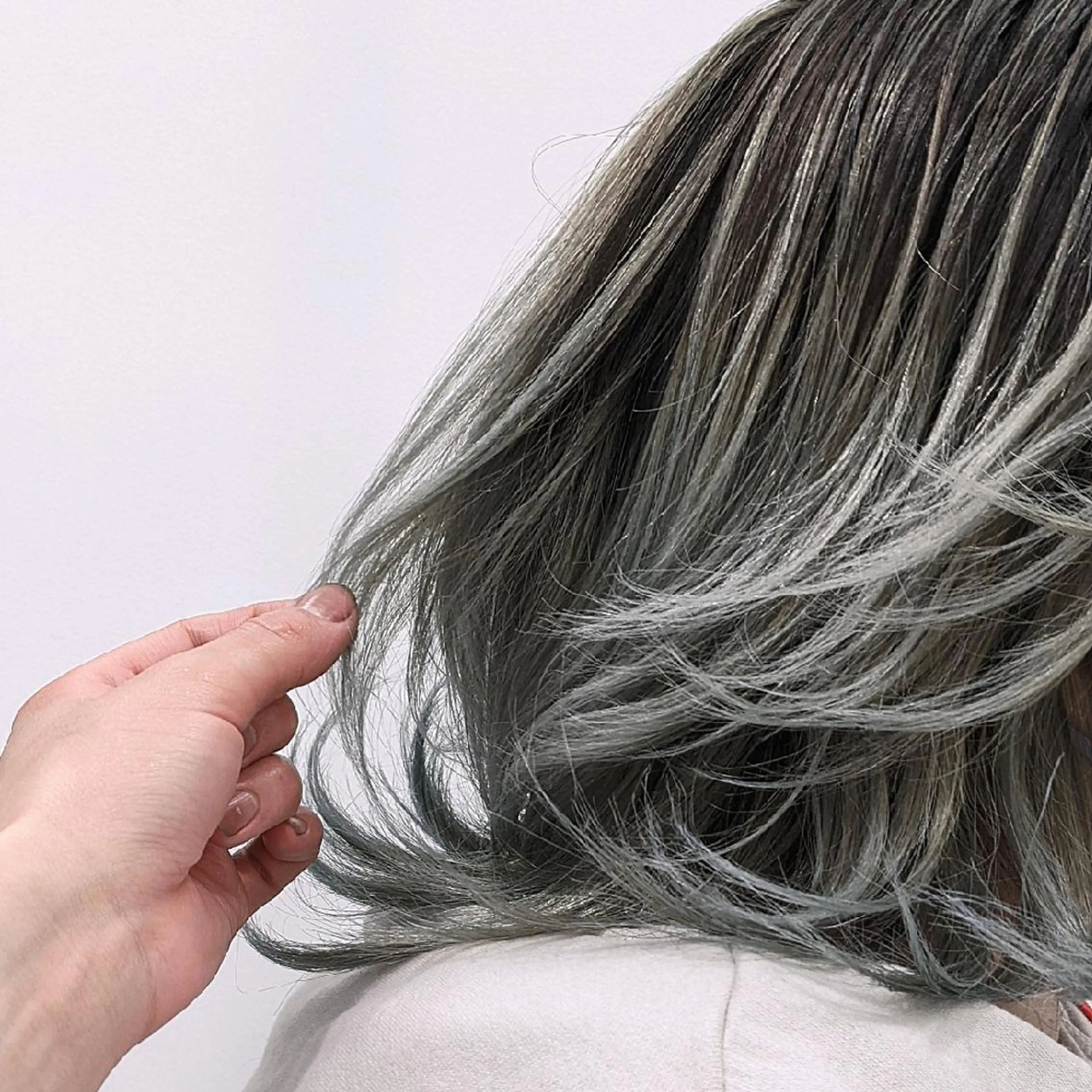 セミロング TONI&GUY所属・Kawahara Satsukiのヘアスタイル