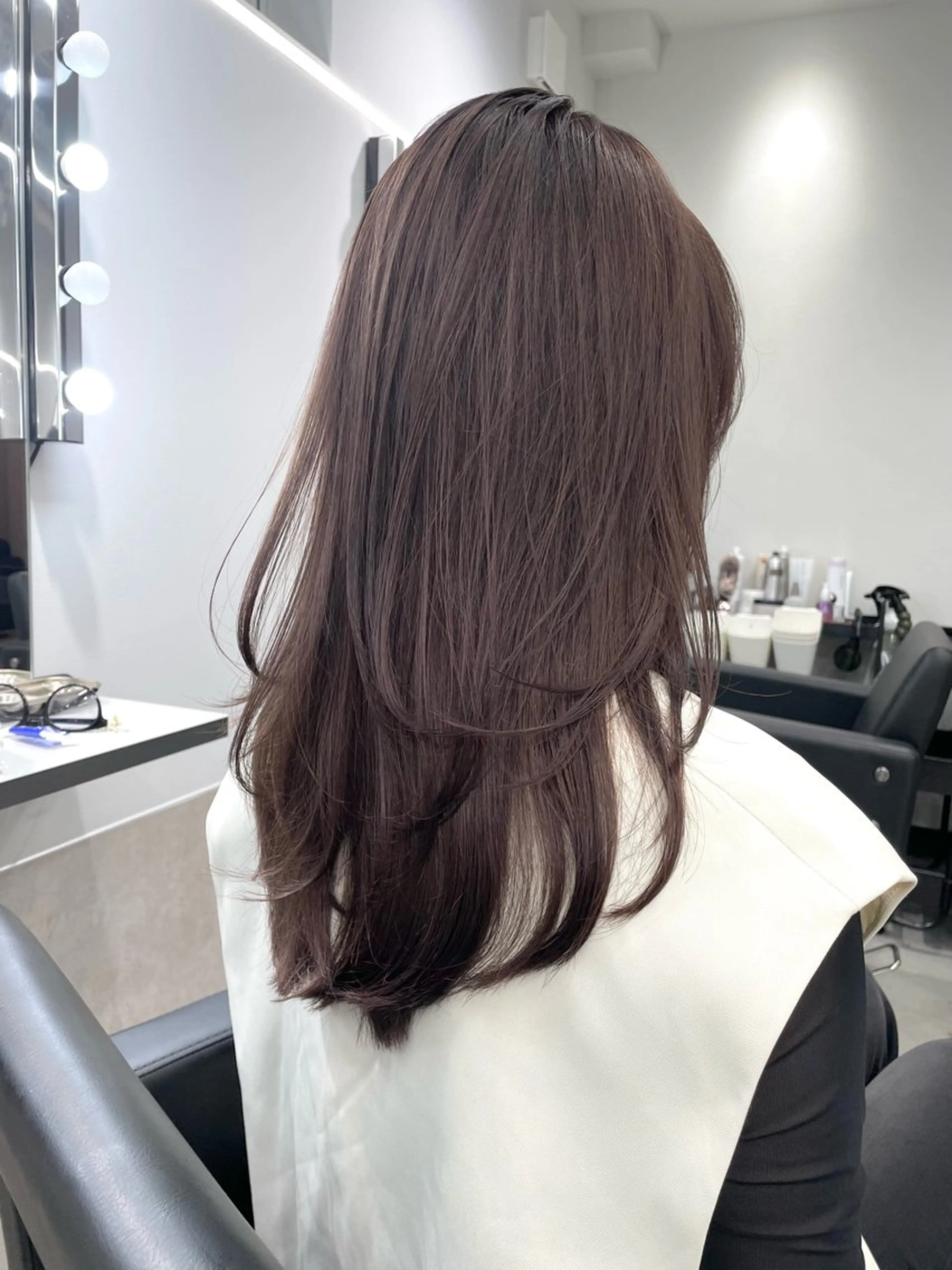 ミディアム カラー グレージュ レイヤーカット ウルフカット ウルフレイヤー 柔らかいヘアカラー 大成のヘアスタイル