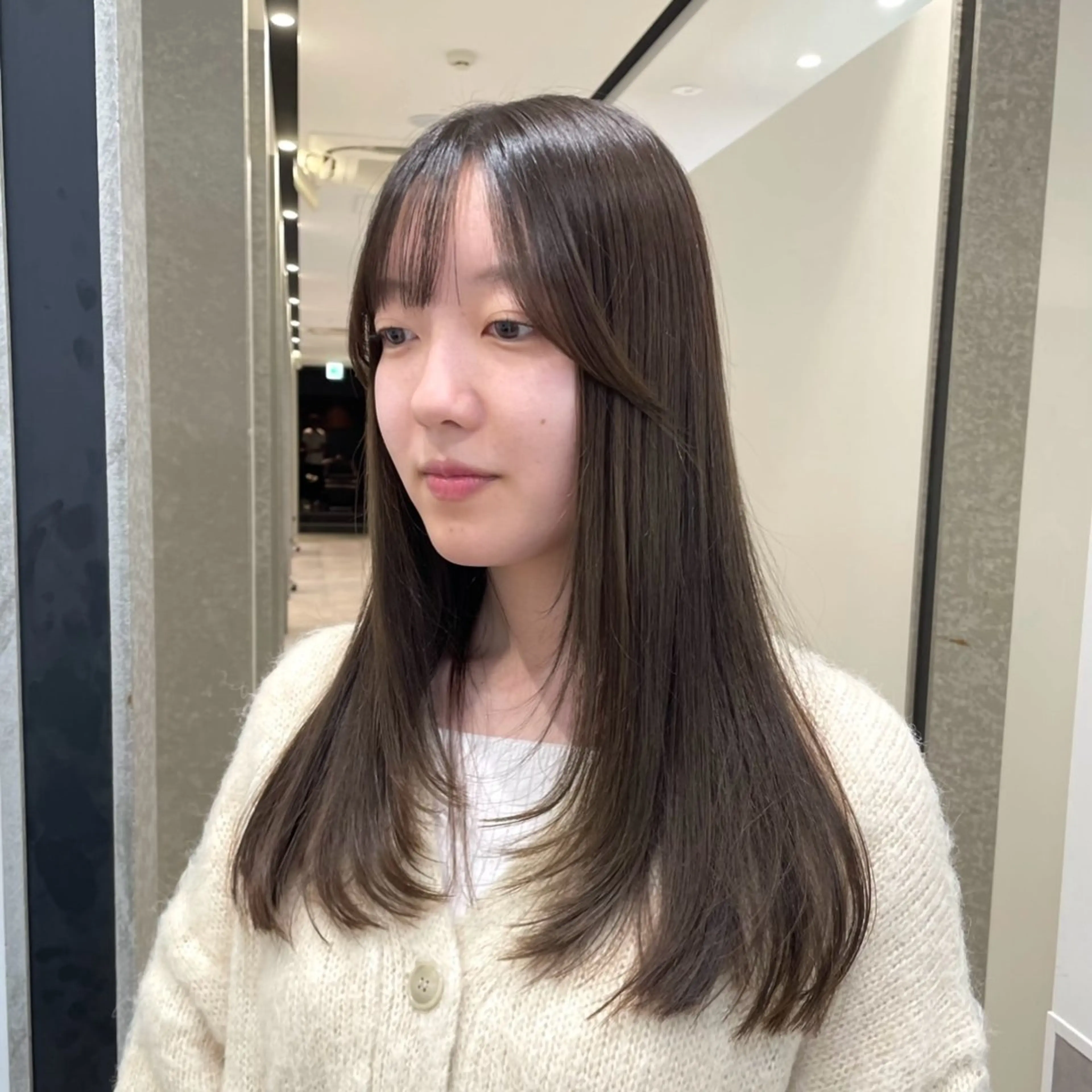 セミロング カラー グレージュ レイヤーカット カット ヘアカラー トリートメント GO TODAY 新宿Aura店所属・ベージュ🤎透明感 カラー🤎anriのヘアスタイル