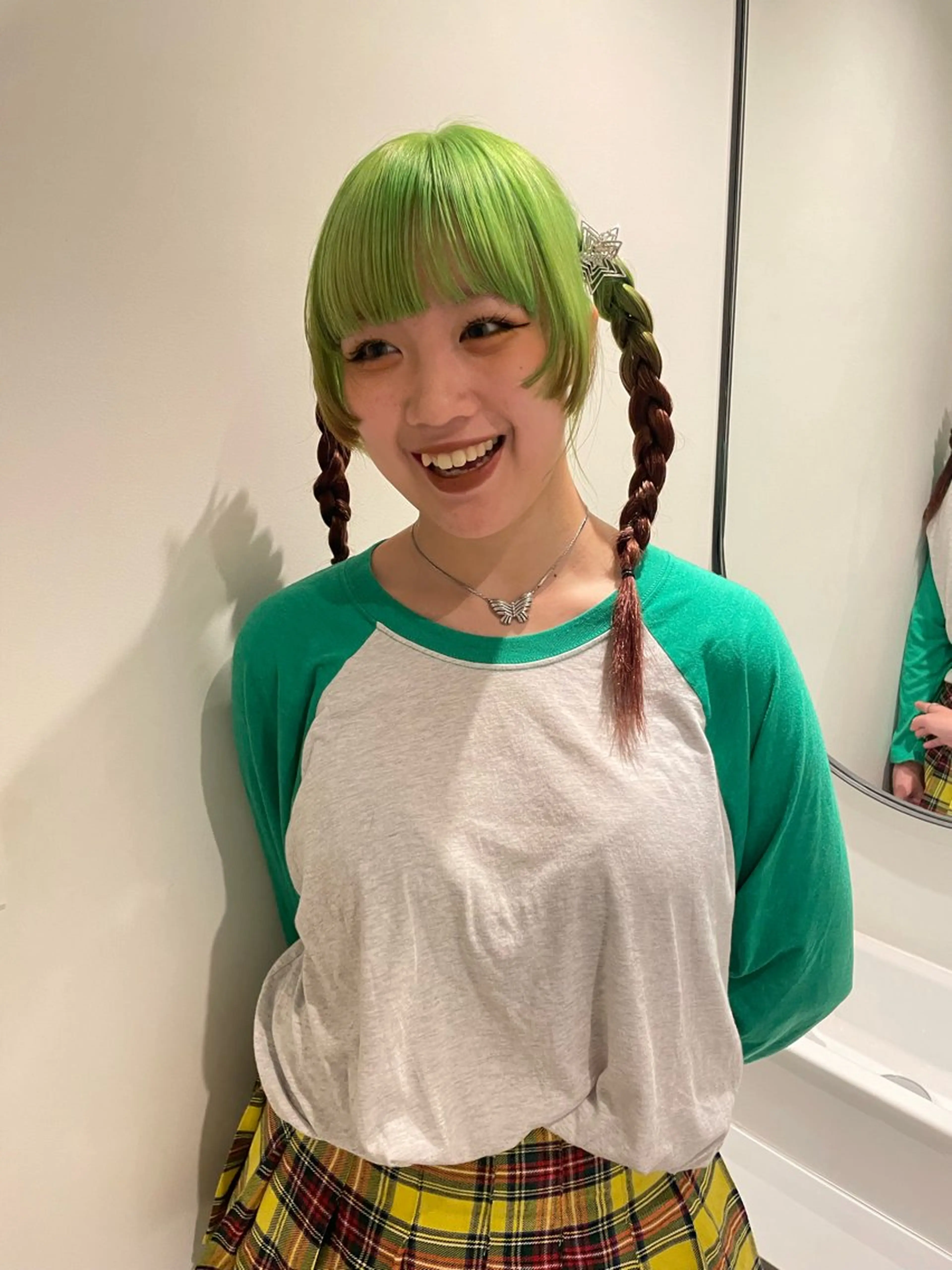 ロング カラー ミストバング ブリーチ ブラウンカラー デザインカラー イヤリングカラー ヘアカラー トリートメント MIU/ルーツカラー ボブ/顔周りレイヤーのヘアスタイル