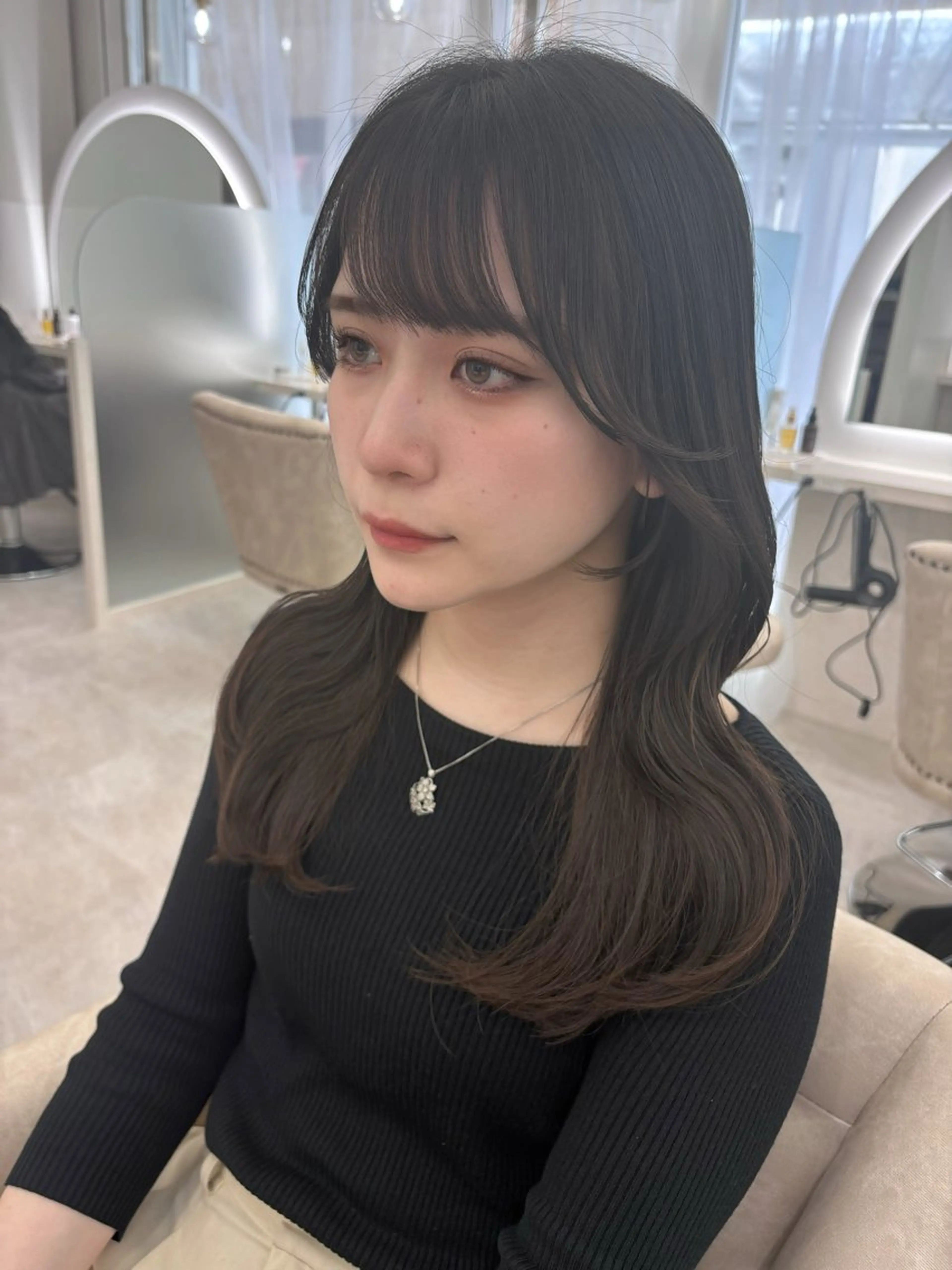 セミロング カラー くびれヘア 韓国風ヘア レイヤーカット Zina 梅田所属・盛れる顔まわりカット 🩰💕SHIONのヘアスタイル