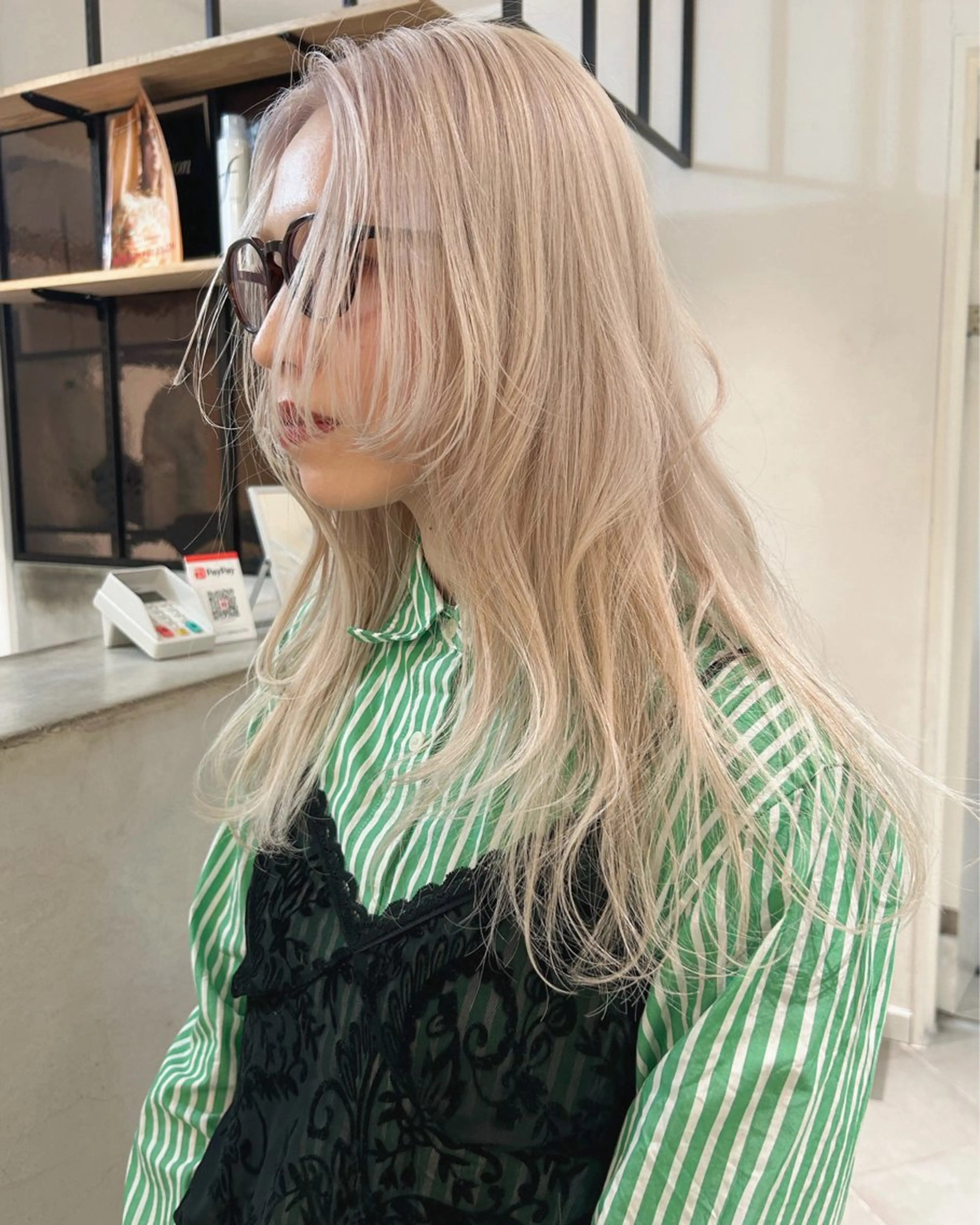 セミロング カラー ブリーチ ブロンド ケアブリーチ Loom.所属・村上雅人 ナチュラルモードのヘアスタイル