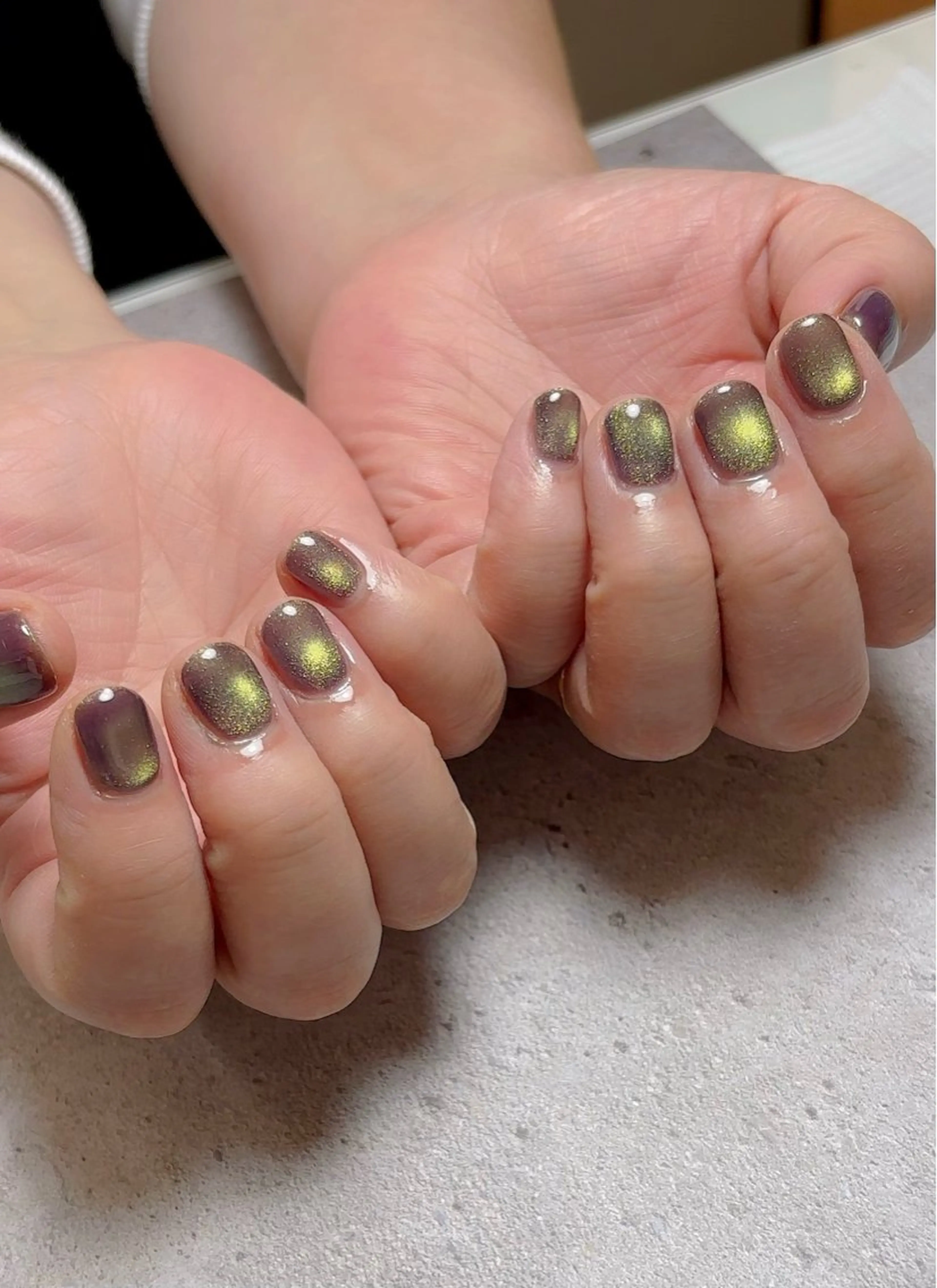 ネイル マグネットネイル マグネットワンカラー 持ち込み ワンカラーネイル ハンドネイル ella nail AIのネイルデザイン