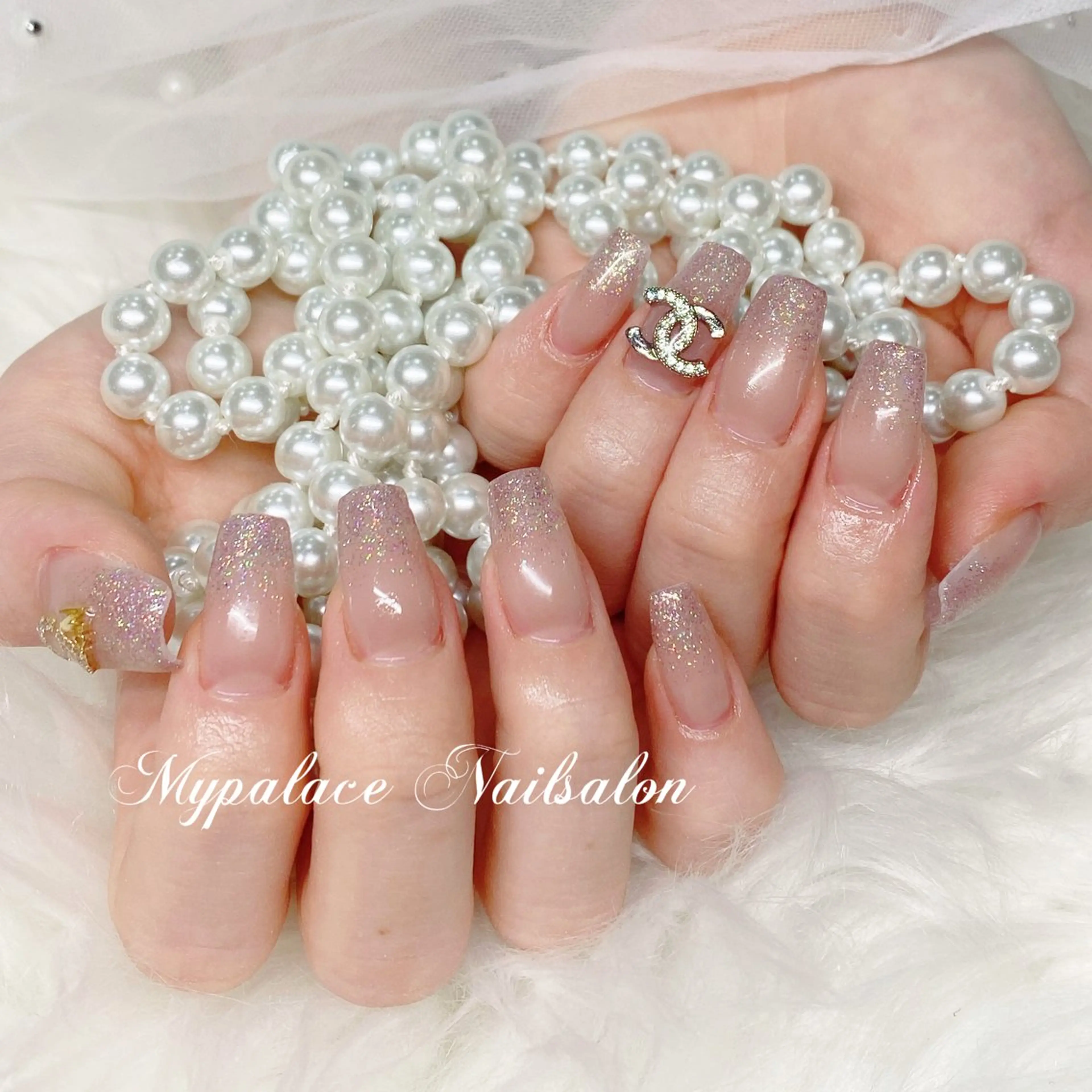 ネイル グラデーション キラキラネイル ラメ(グリッター) ラメグラデーション ピンク ハンドネイル Yuis Nailスカルプ専門のネイルデザイン