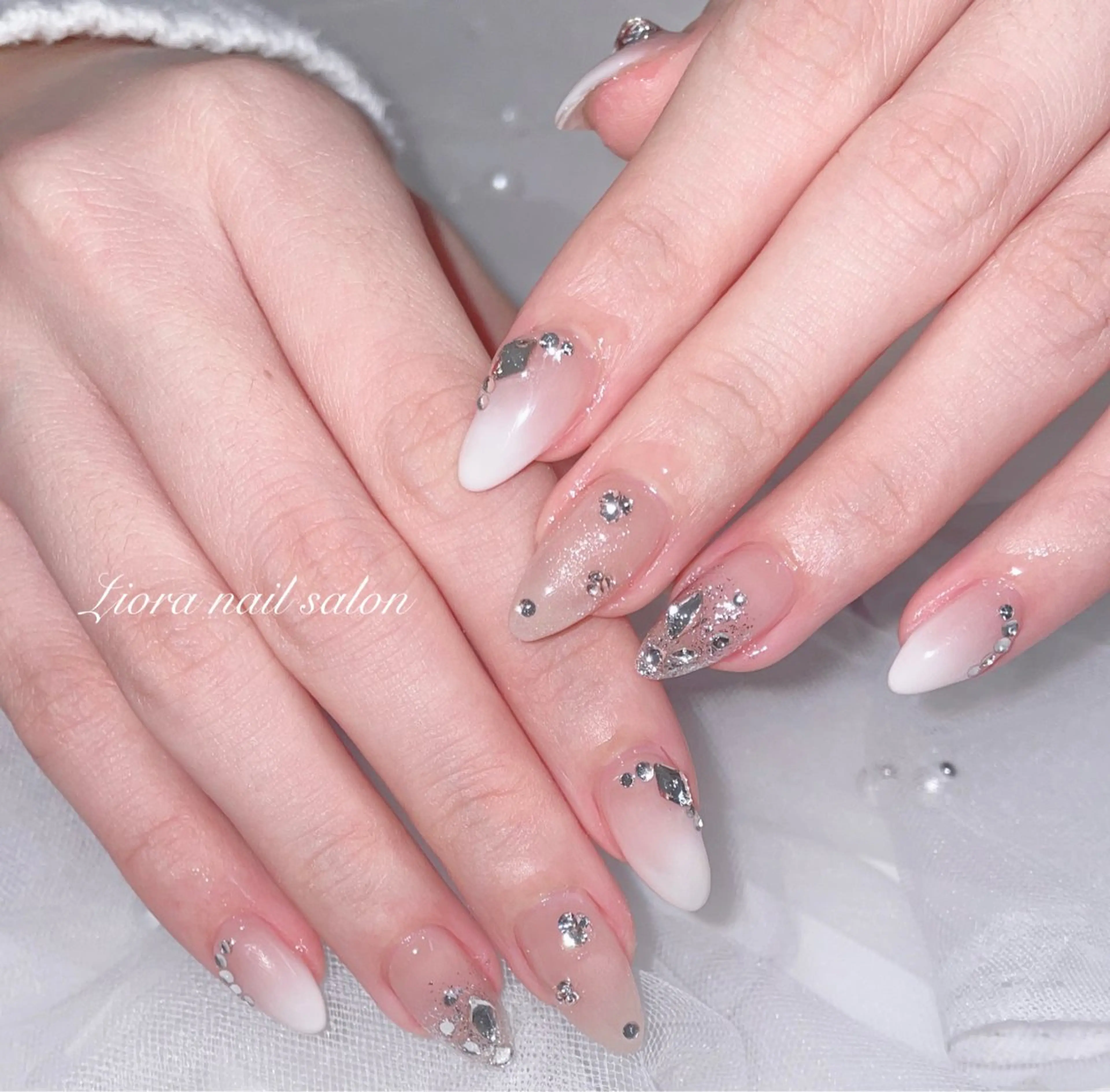 ネイル フレンチネイル ジェルネイル ガーリー グラデーション キラキラネイル ハンドネイル Liora ネイルサロン所属・Liora nail salonのネイルデザイン