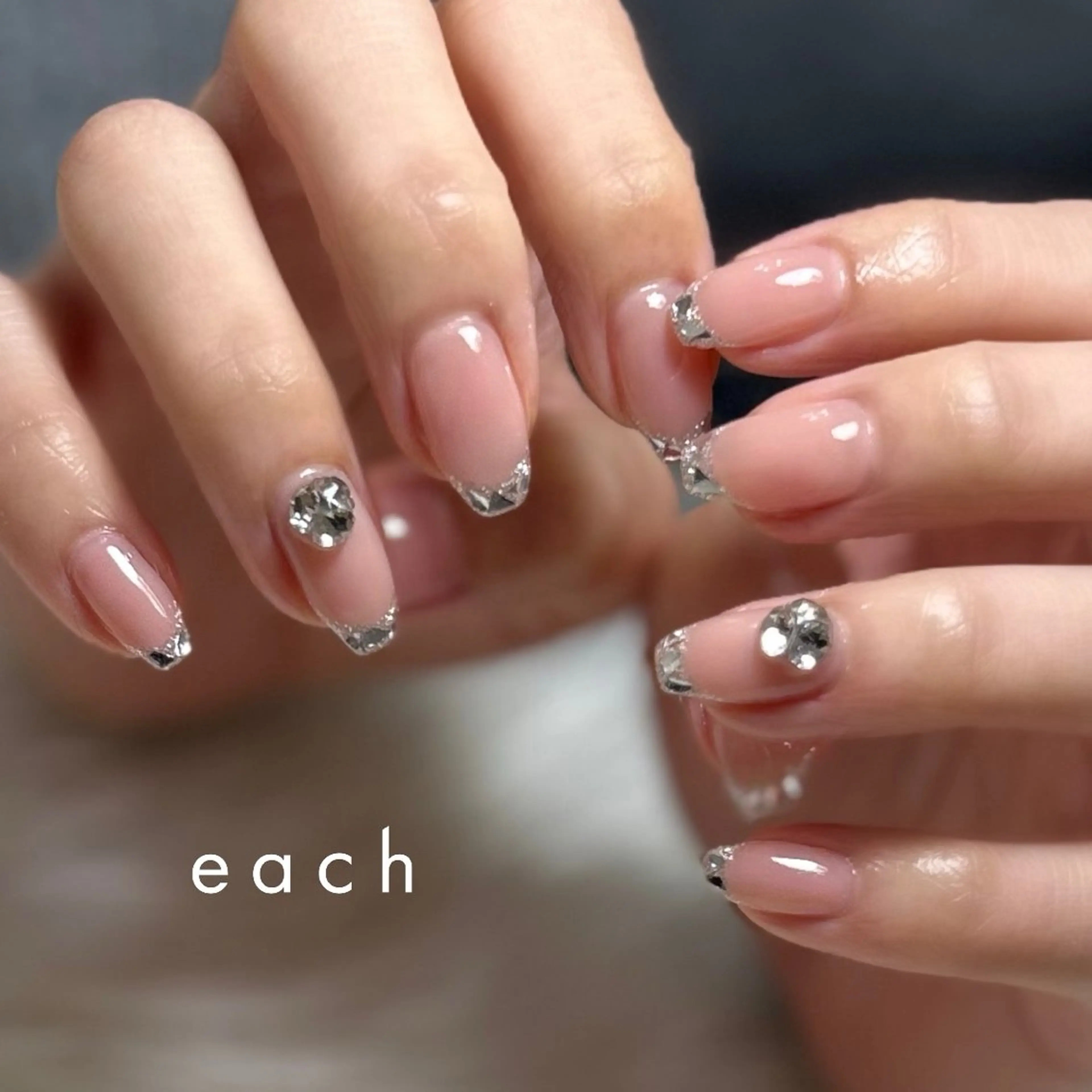 ネイル フレンチネイル ガラスフレンチ 𝒆𝒂𝒄𝒉 kanako 🕊のネイルデザイン
