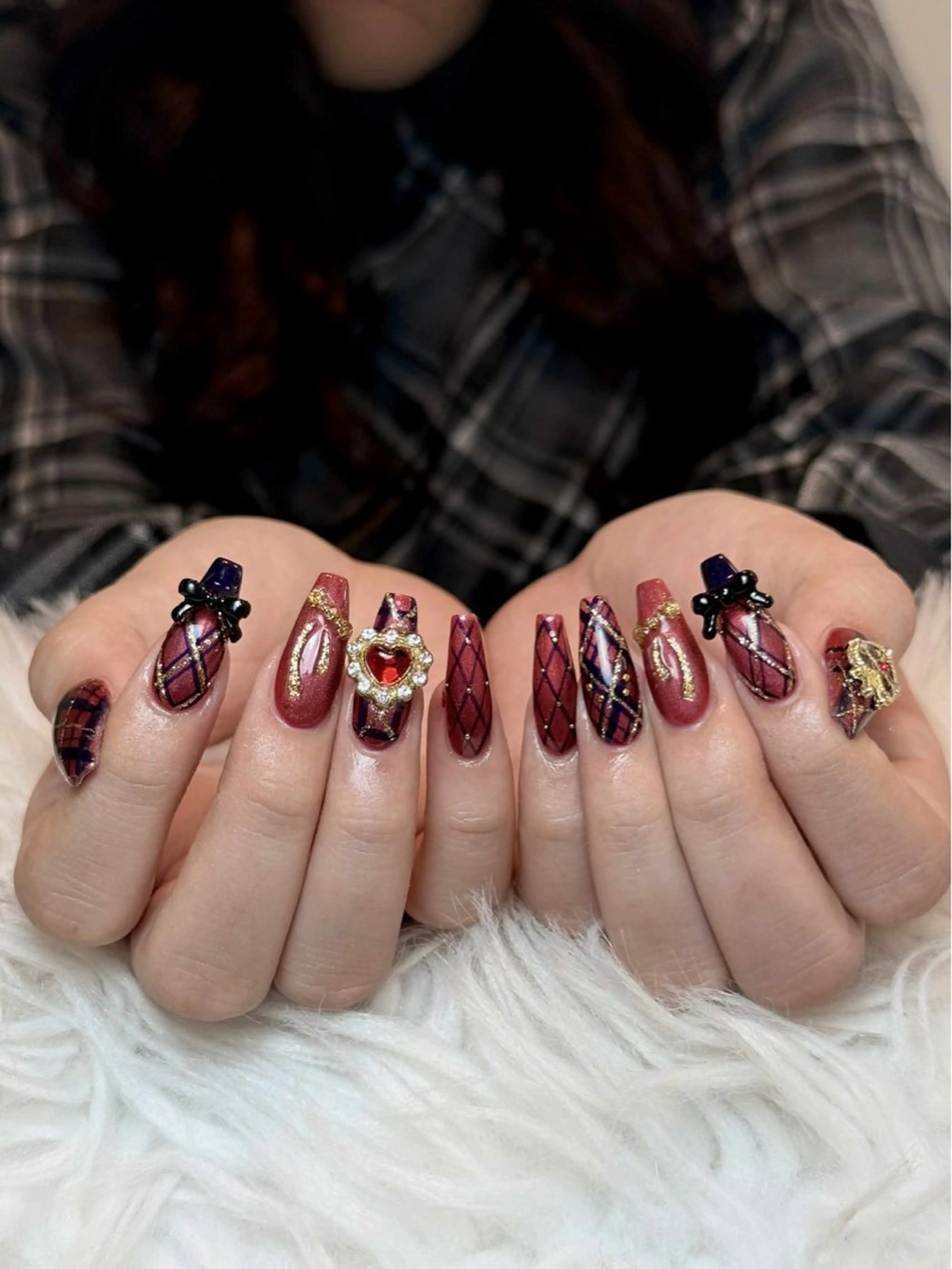 ネイル オーロラネイル ボルドー ブラウン 氷ネイル・うるうるネイル キラキラネイル ハンドネイル Julli ジュリのネイルデザイン