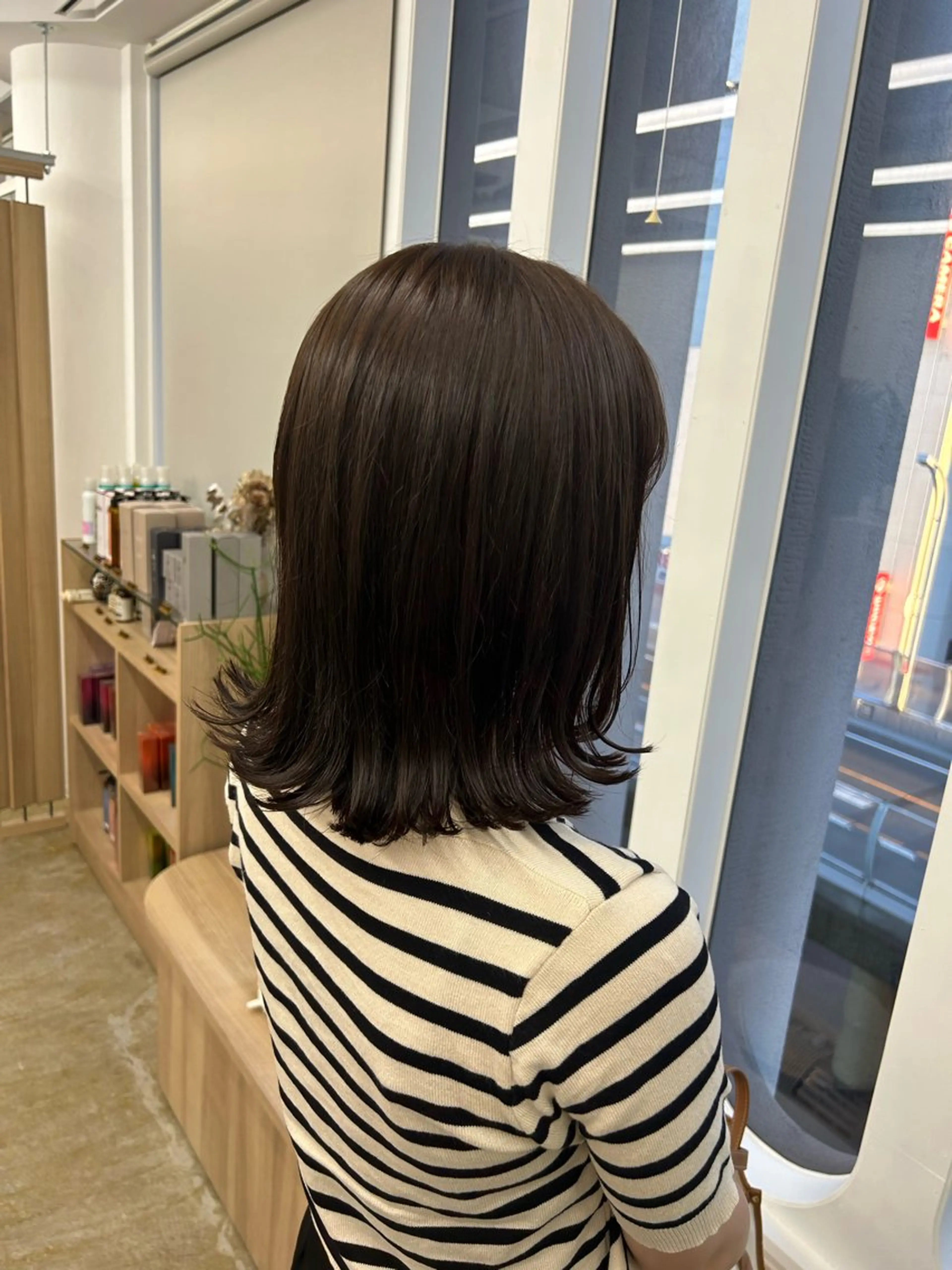 ミディアム カラー レイヤーカット 外ハネヘア トリートメント 韓国ヘア nanahaのヘアスタイル