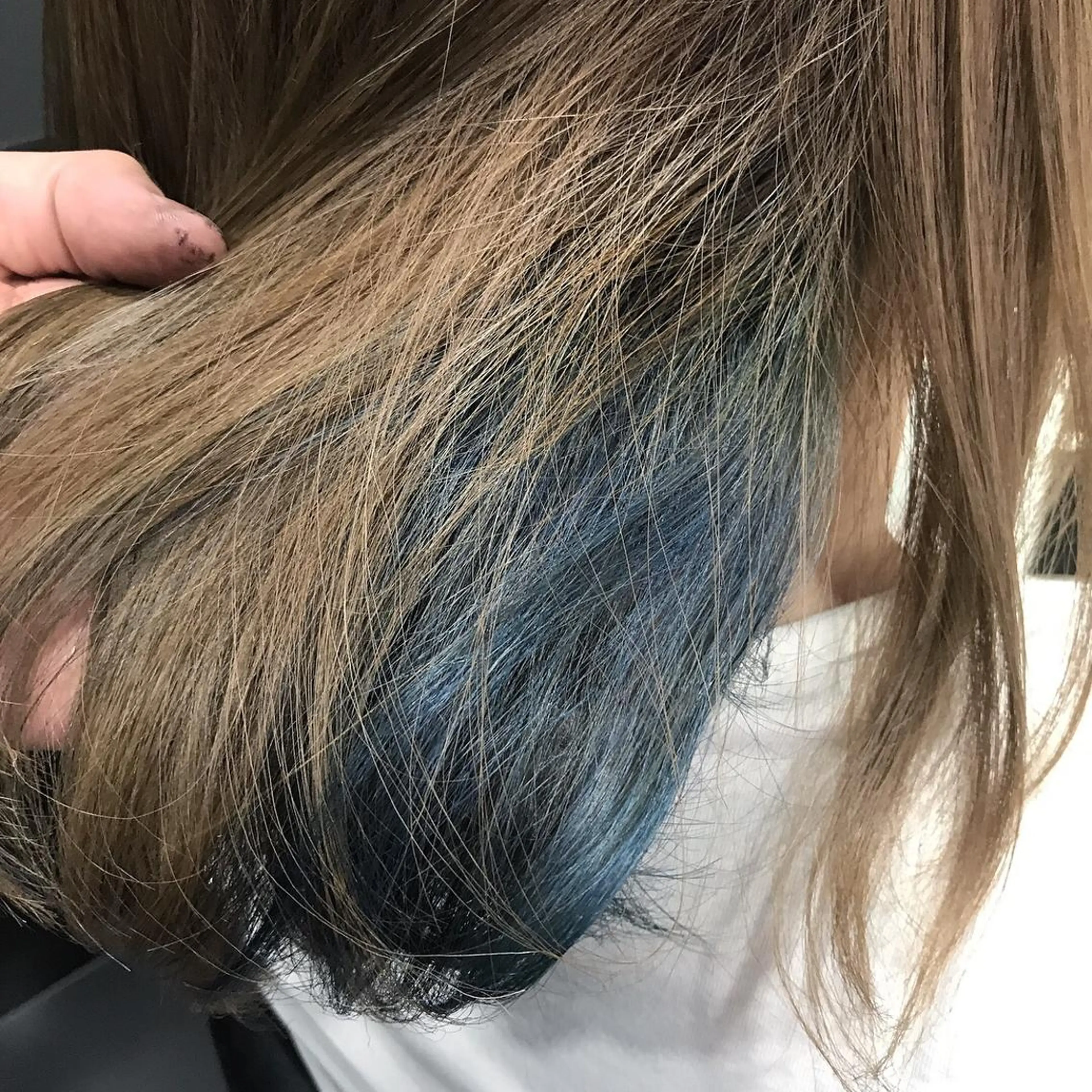 ミディアム カラー ベージュカラー ブルーカラー インナーカラー ミルクティーベージュ 大久保 隆蔵のヘアスタイル