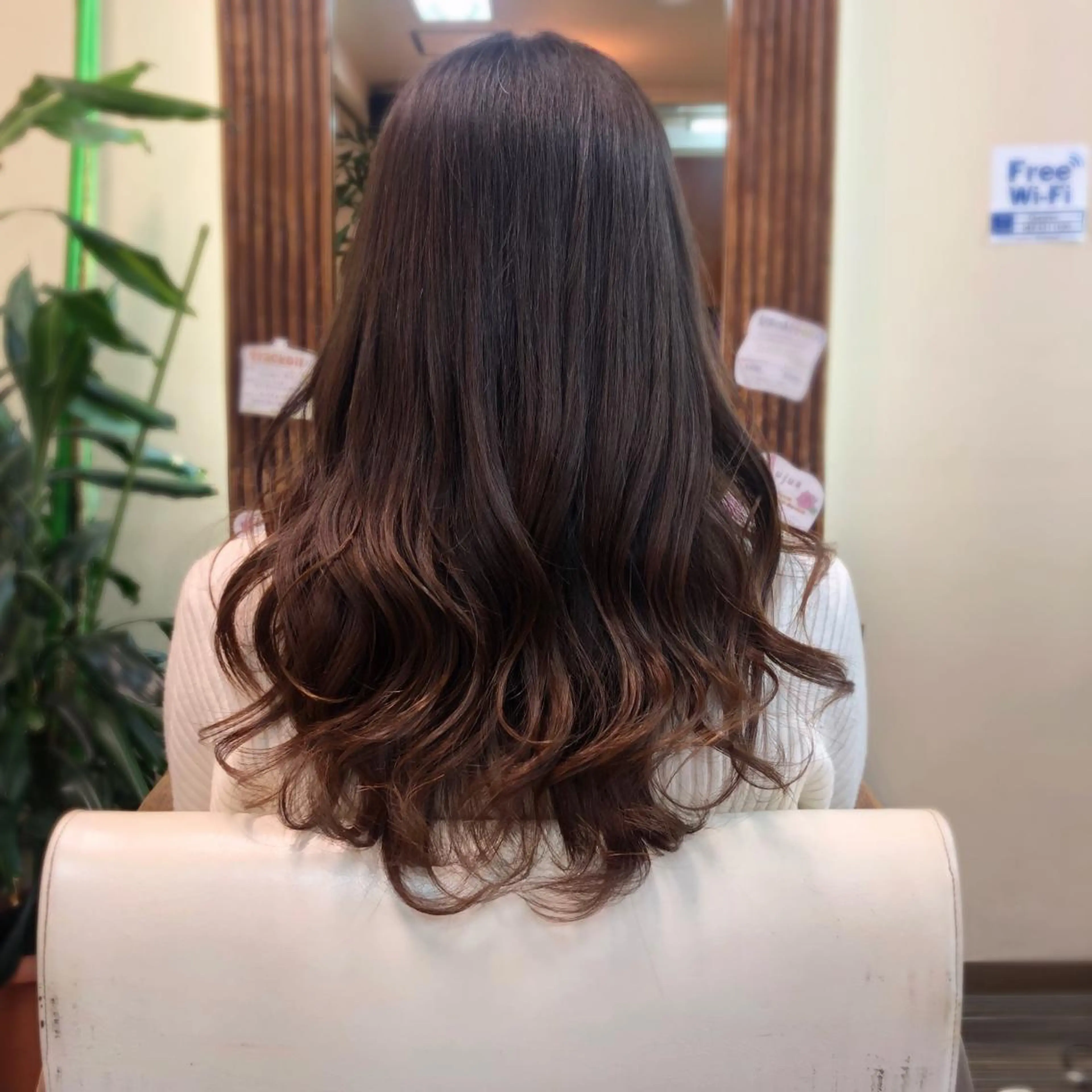 セミロング カラー ヘアカラー トリートメント 山崎 絵莉香のヘアスタイル