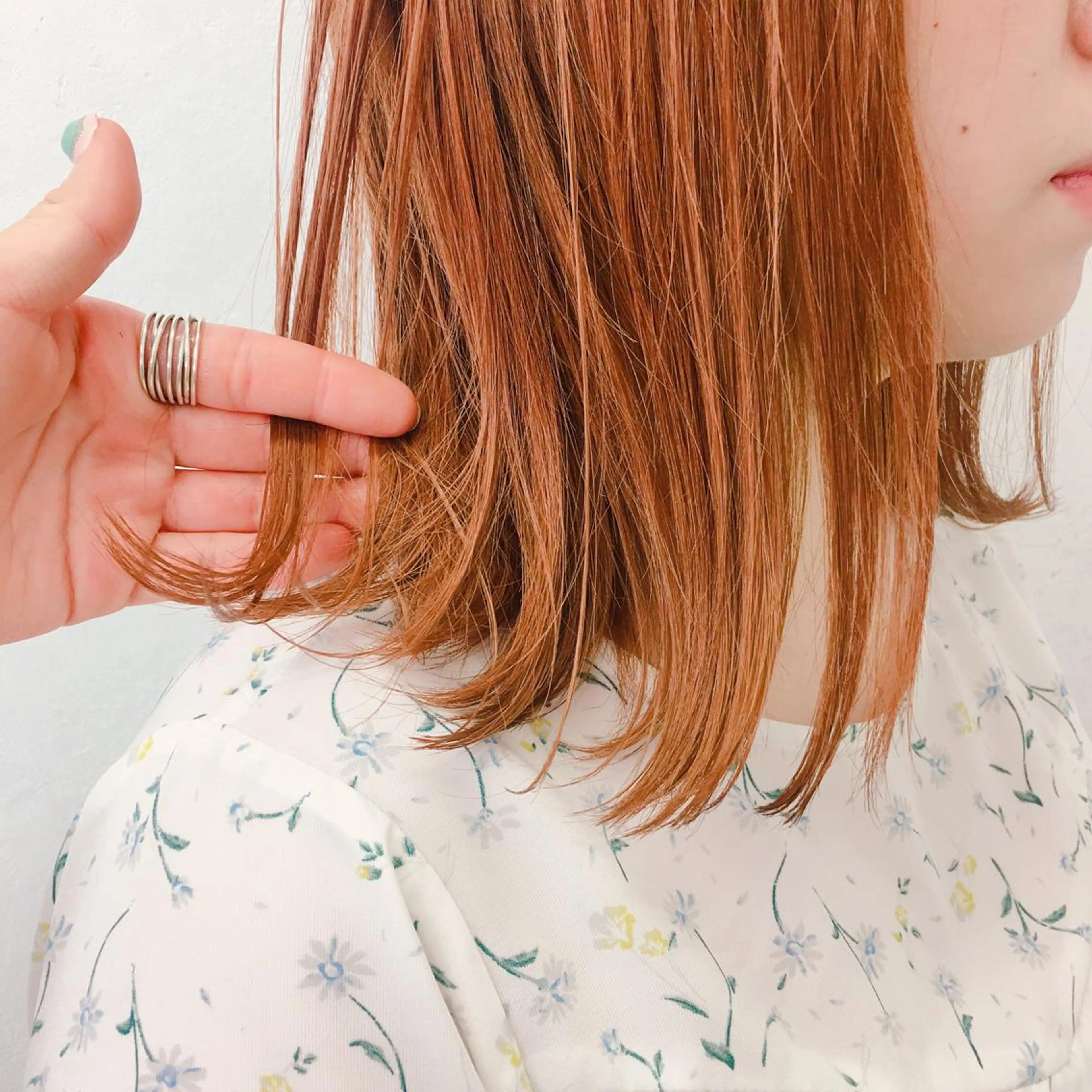 ミディアム カラー ヘアカラー まお♡レイヤーカット 耳ツボジュエリーのヘアスタイル