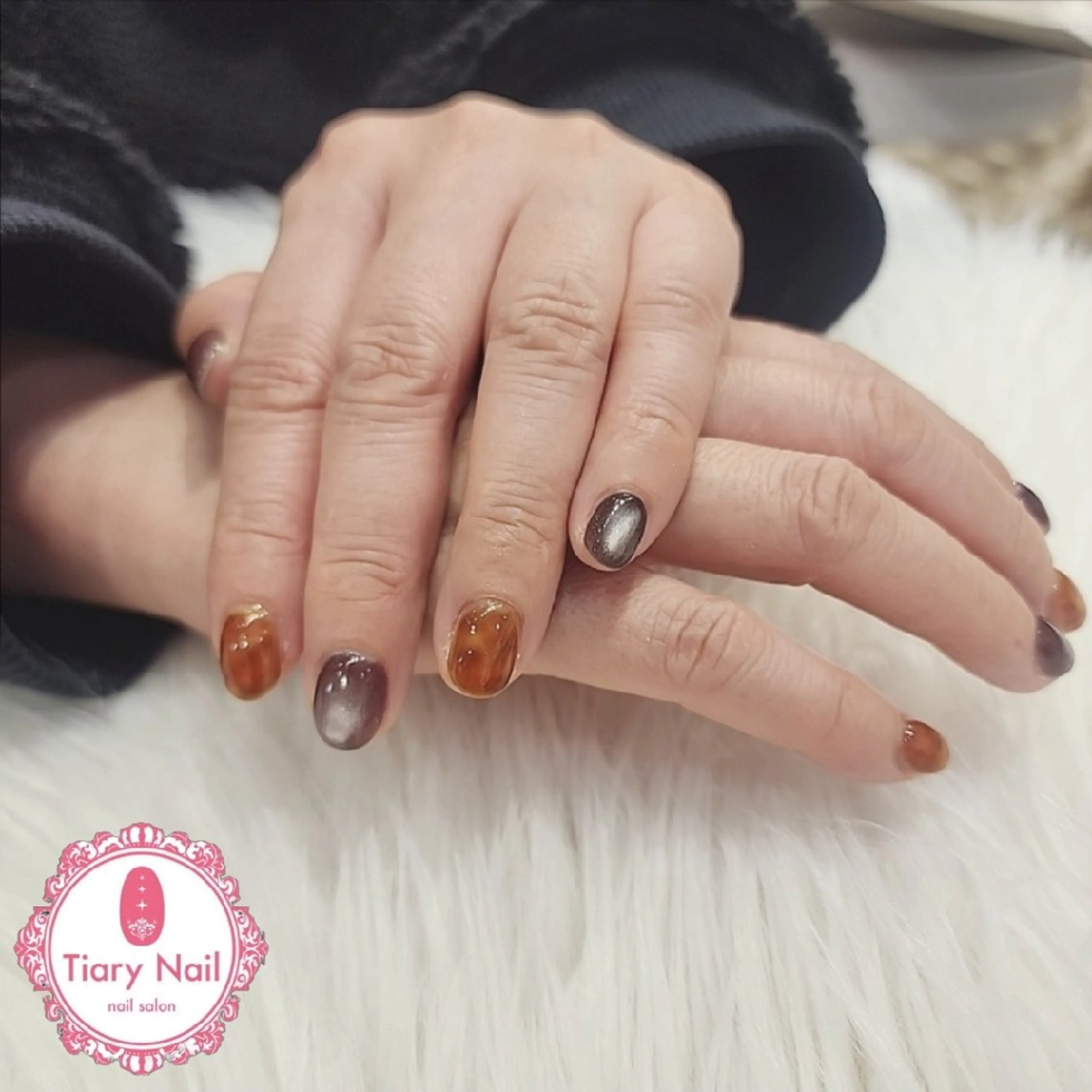ネイル ハンドネイル 💙🤍Tiary M🤍💙のネイルデザイン