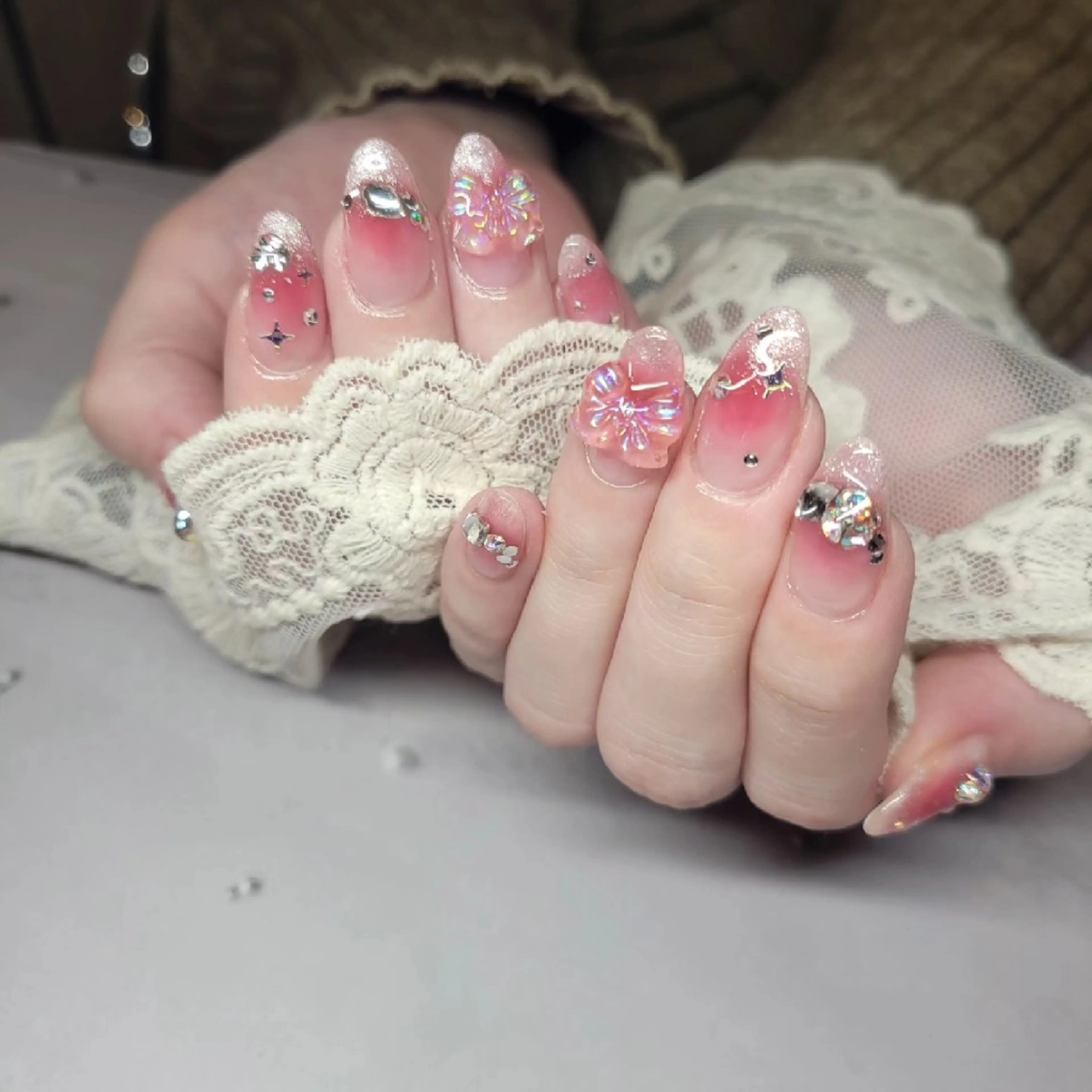 ネイル チークネイル ジェルネイル キラキラネイル ピンク リボン Nail salon Coco所属・Nail salon Coco【溝の口駅】のネイルデザイン