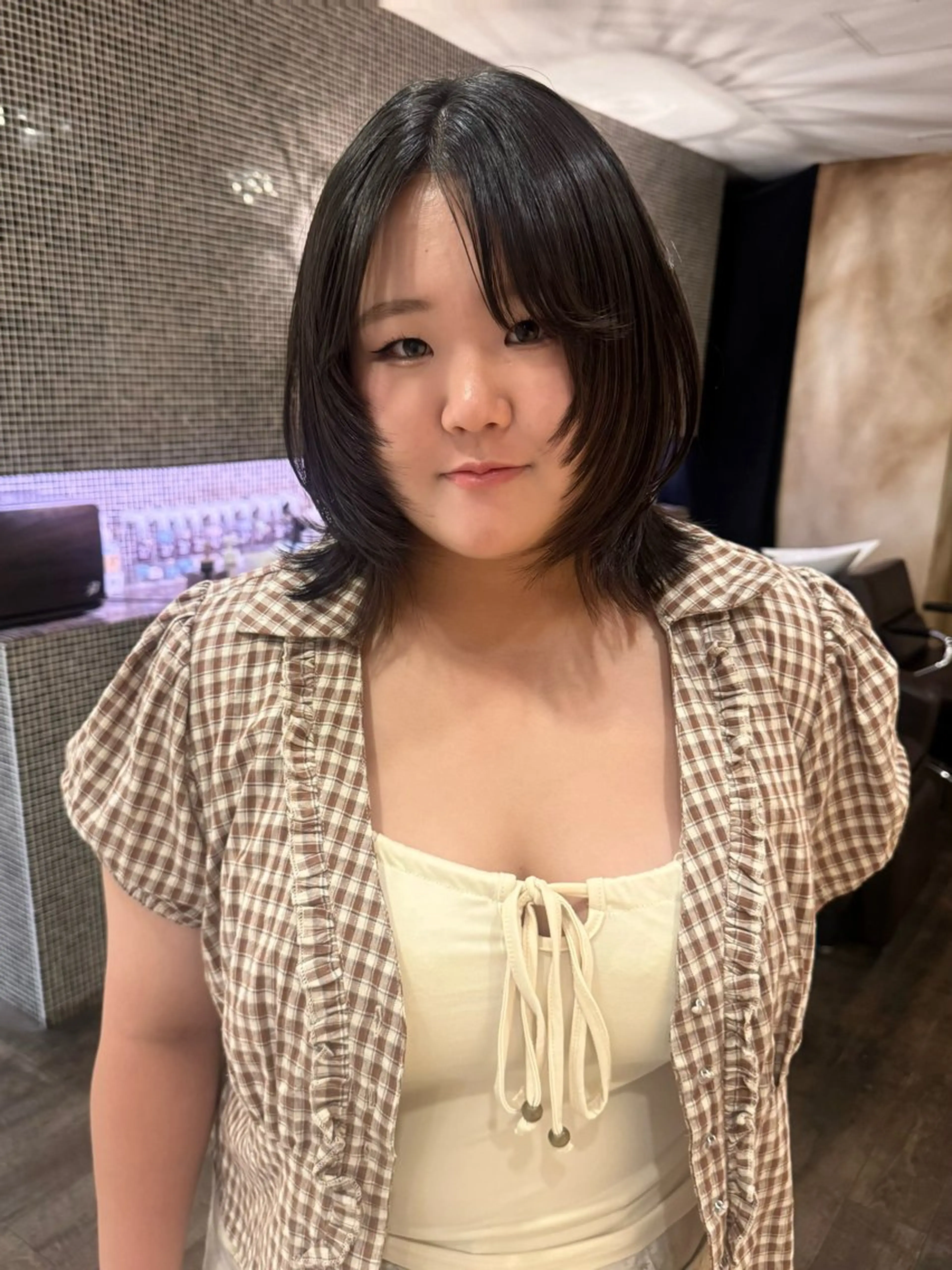 ミディアム レイヤーカット lot Karen /透明感カラーのヘアスタイル