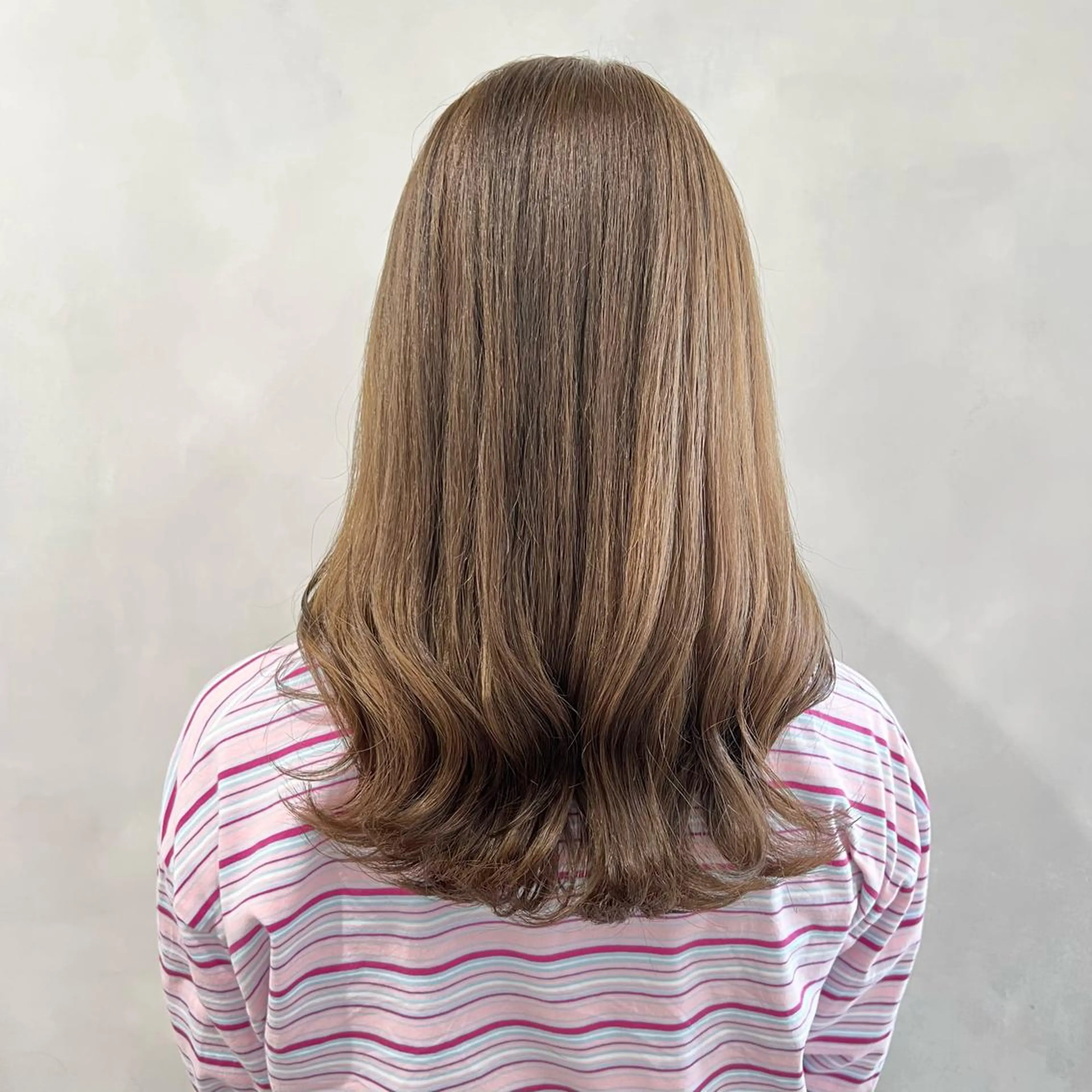 セミロング カラー 💖暖色・ハイトーン 🐈みおり💖のヘアスタイル