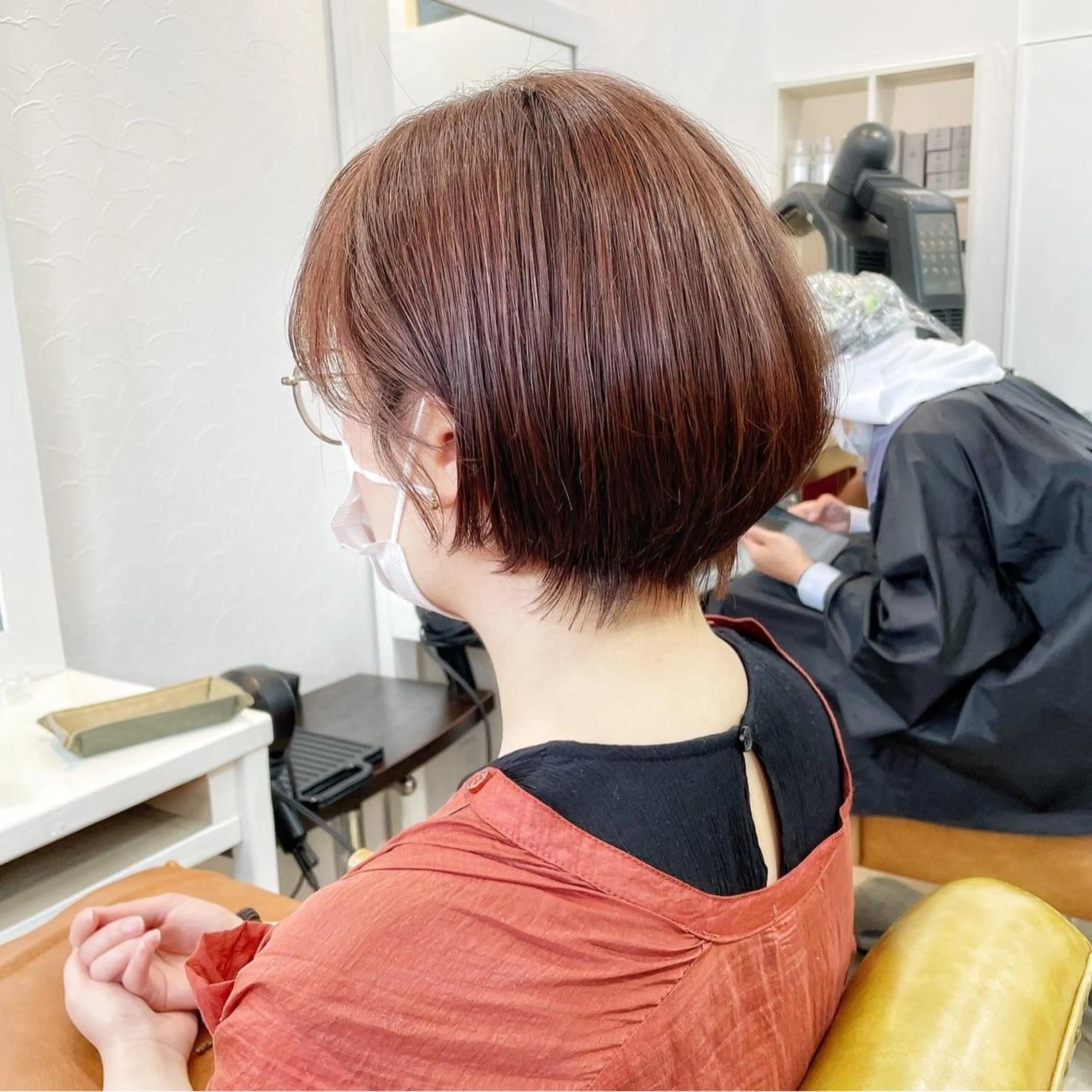 ショート カラー ショートレイヤー 丸みショート グラデーションカラー くびれヘア くせ毛 newline銀座所属・銀座ショート/ 大人ショート/金子涼のヘアスタイル