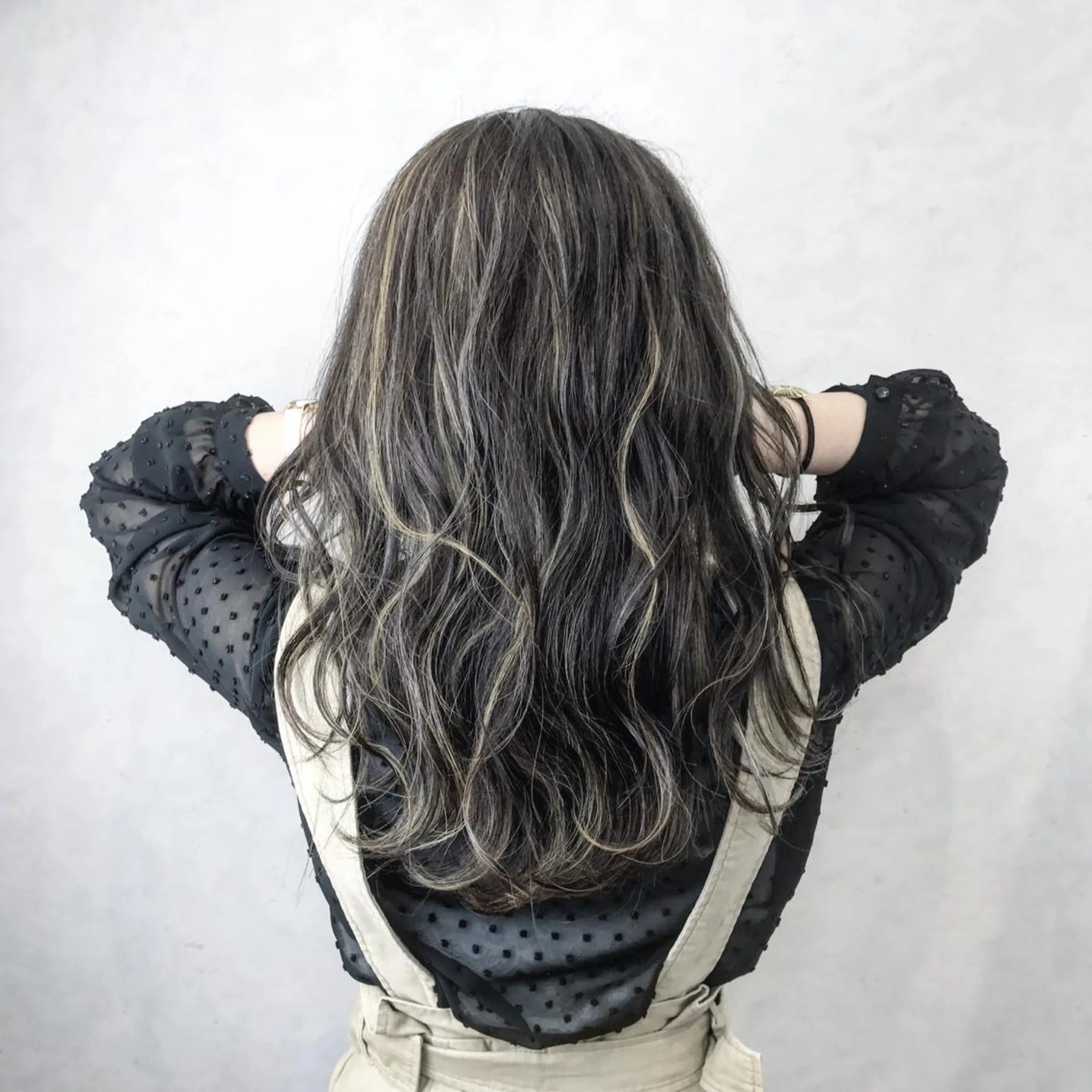 ロング ハイライト ヘアカラー TATSUYA アートディレクターのヘアスタイル
