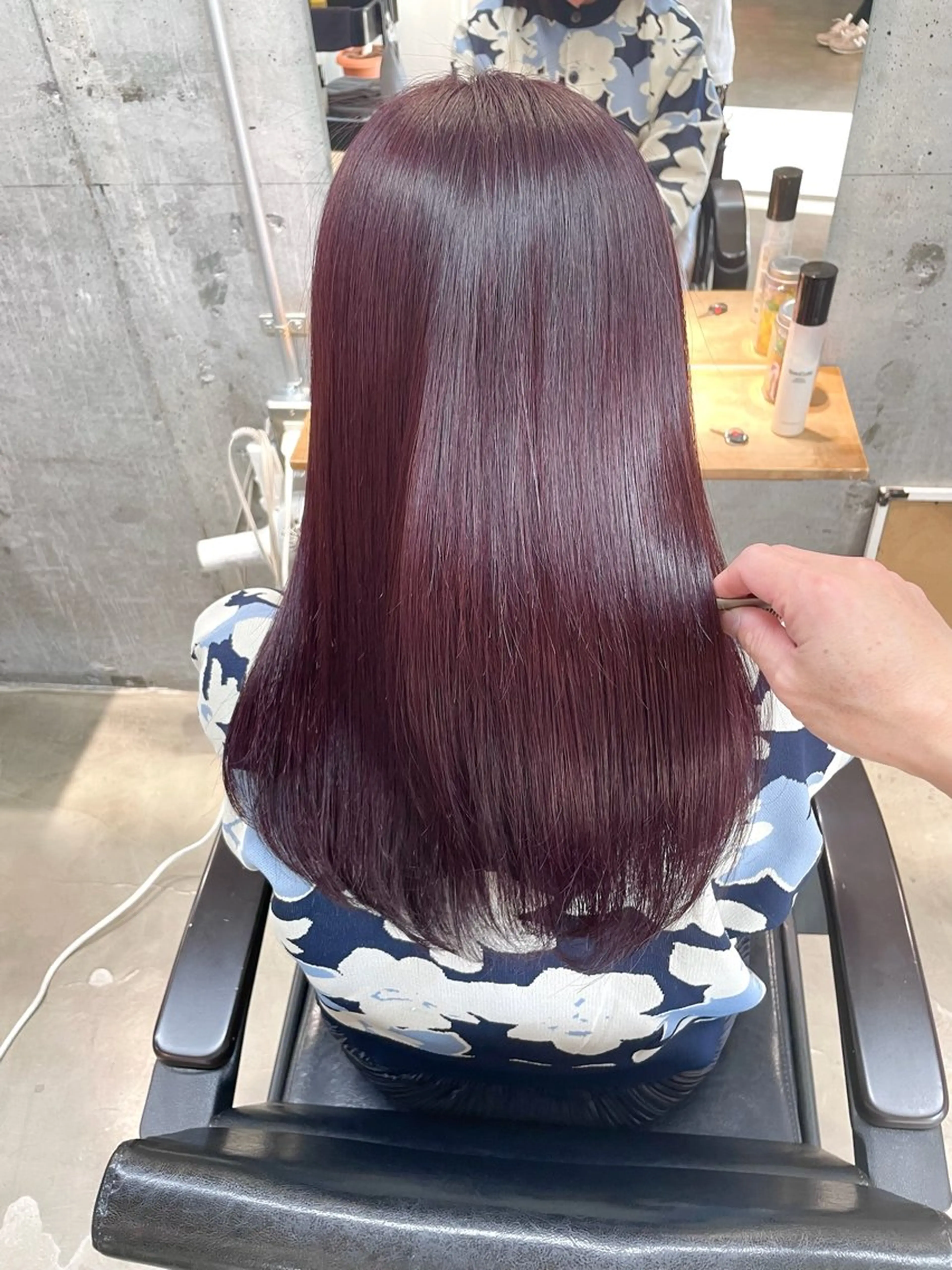 ロング ヘアカラー 穴原 優紀のヘアスタイル