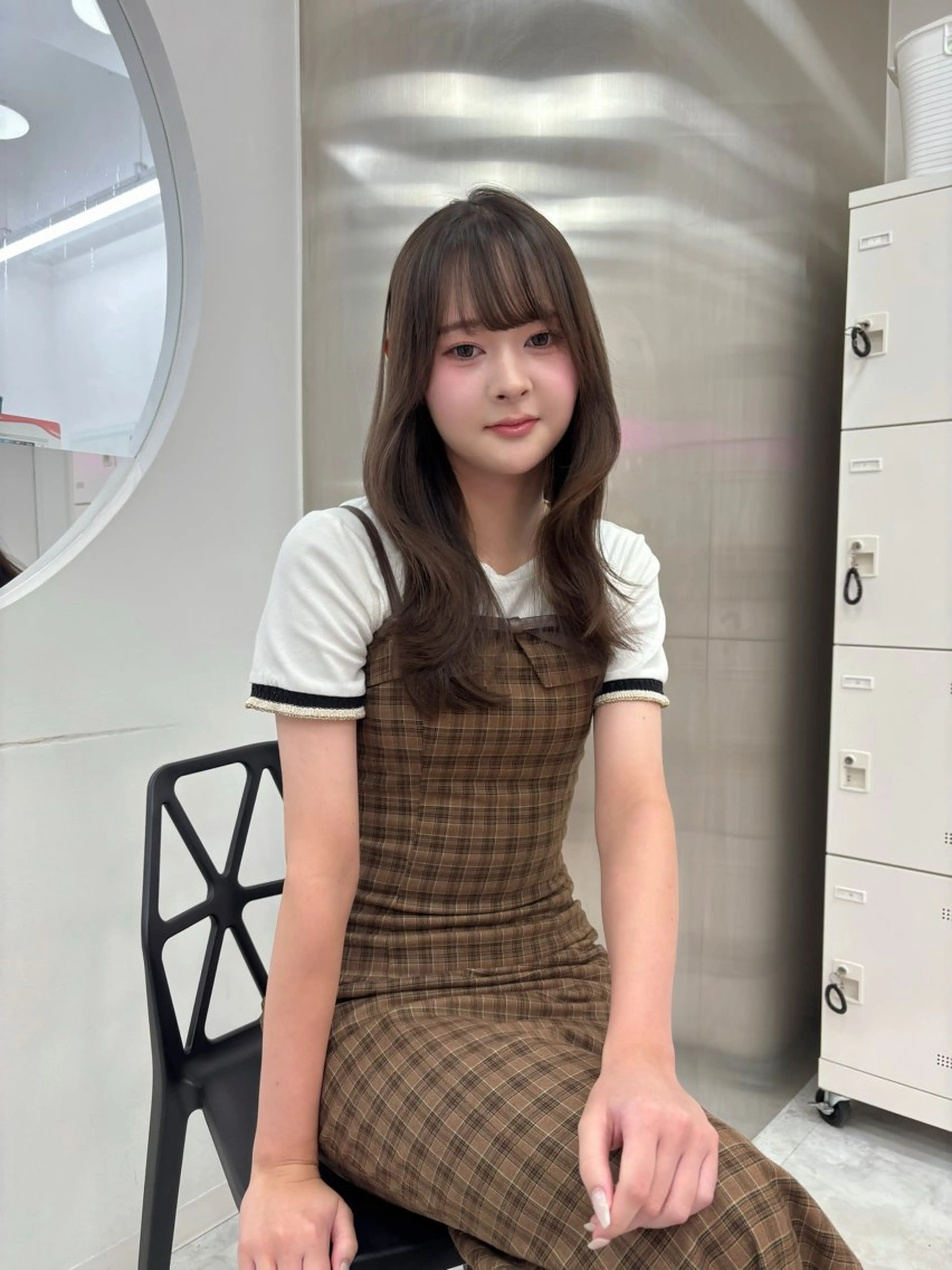 セミロング カット 韓国レイヤー ハッシュカットのヘアスタイル