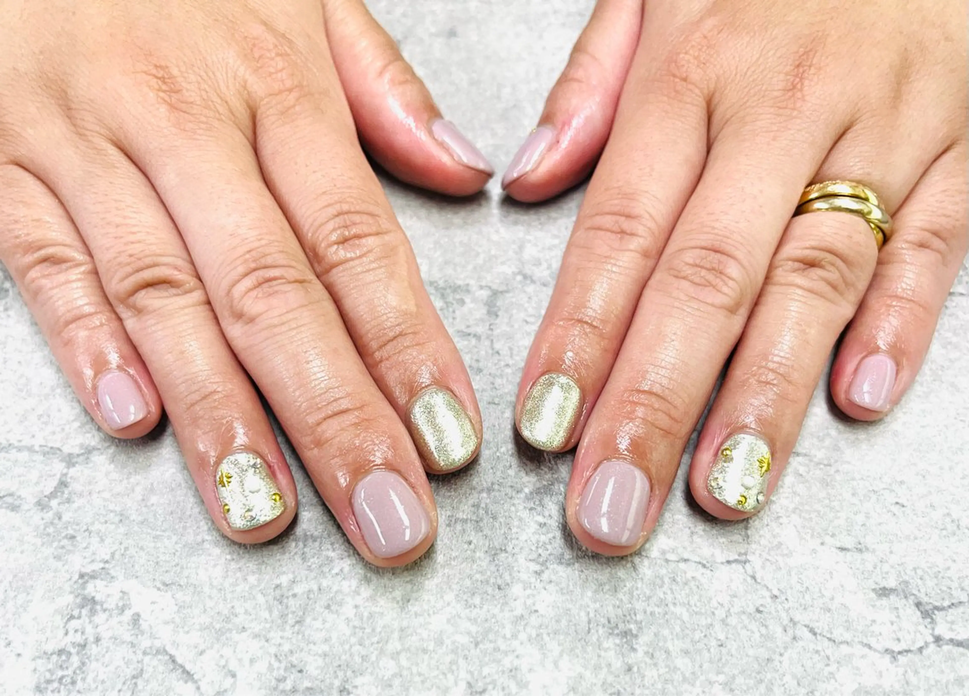 ネイル フットネイル フレンチネイル グラデーション キラキラネイル 韓国ネイル ハンドネイル 二見 晴香のネイルデザイン