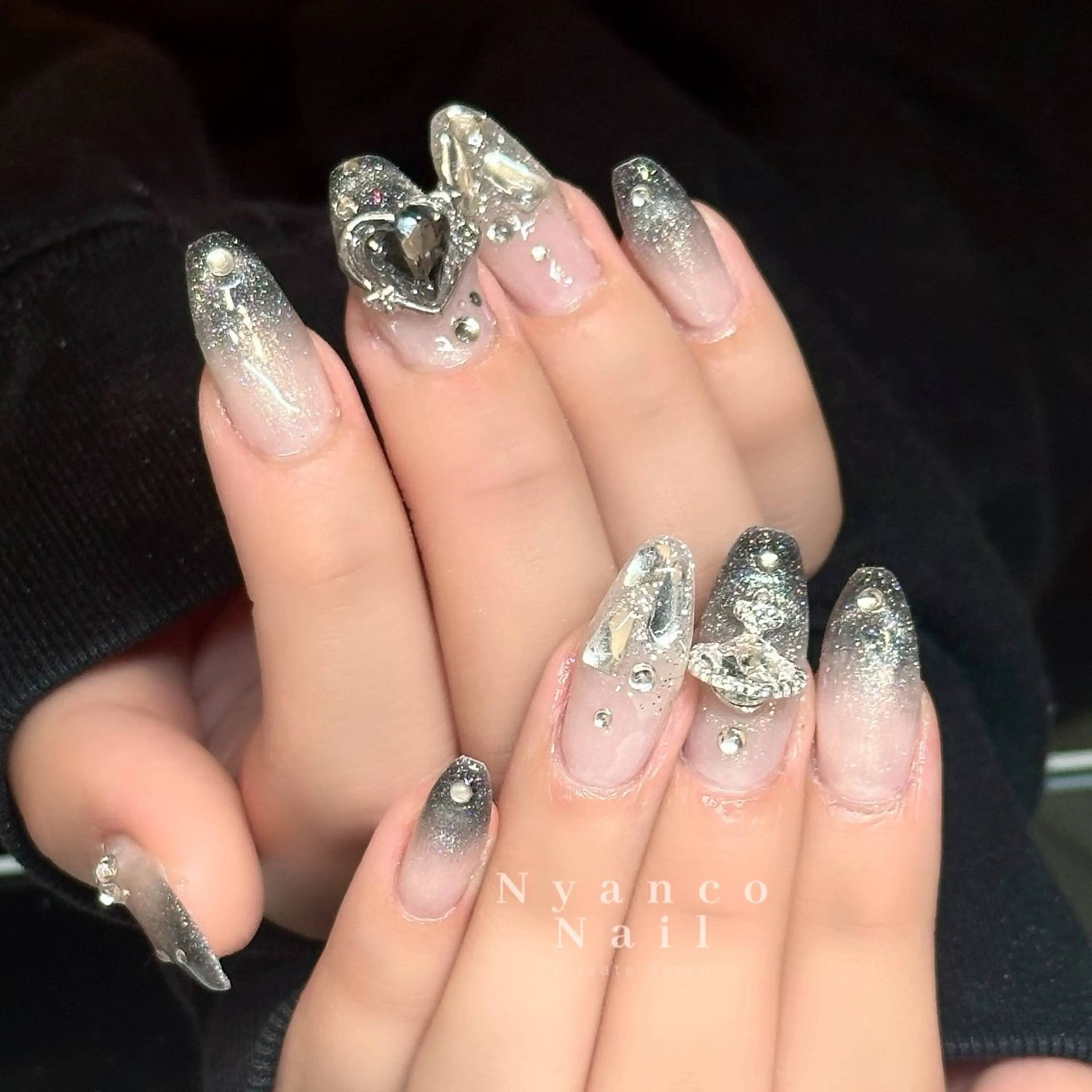 ネイル ジェルネイル グラデーション 氷ネイル・うるうるネイル キラキラネイル ワンホンネイル Nyanco Nailのネイルデザイン