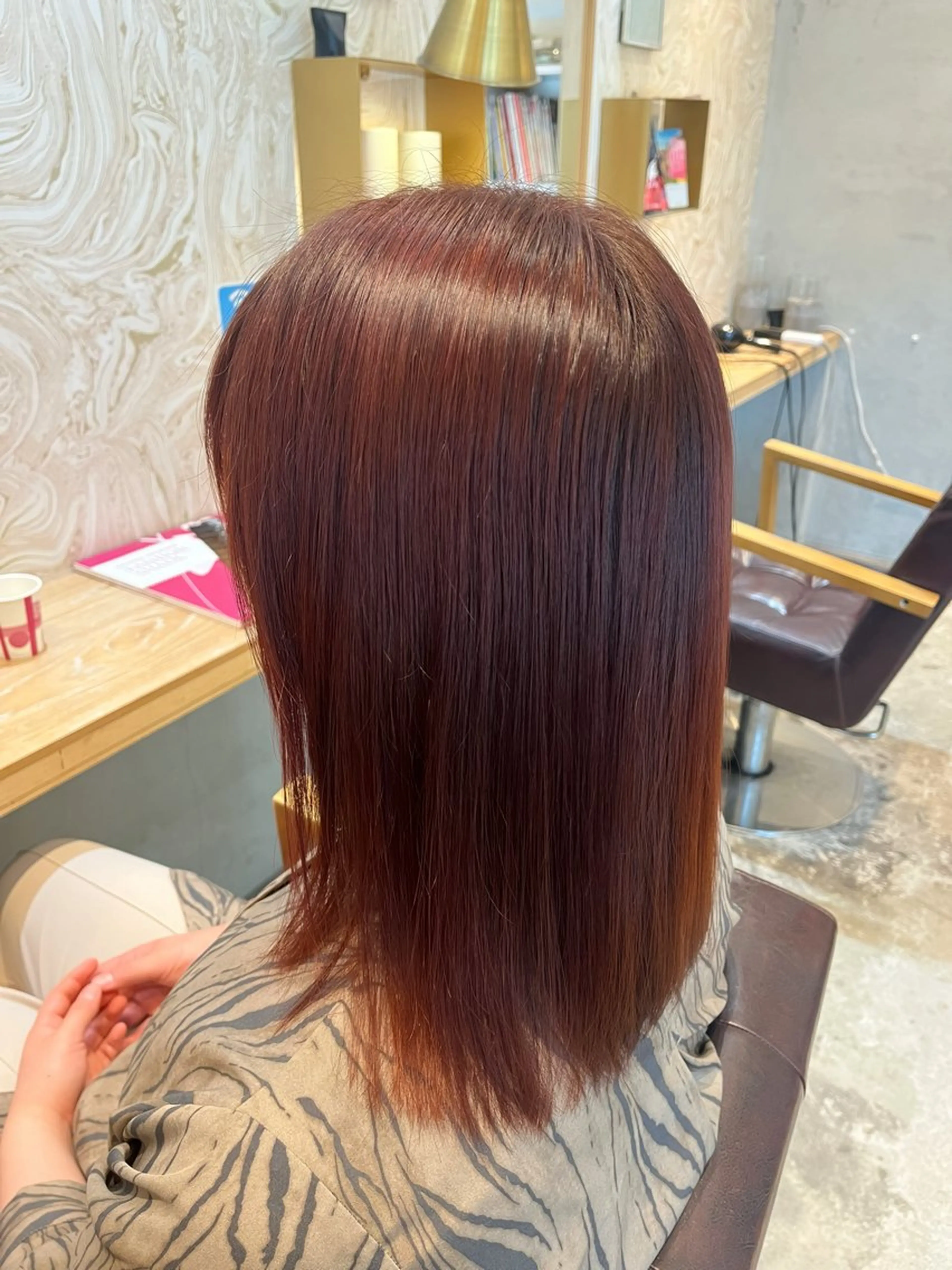 ミディアム カラー ブラウンカラー レッドカラー レッドブラウン ヘアカラー 縮毛矯正 内山 涼香のヘアスタイル