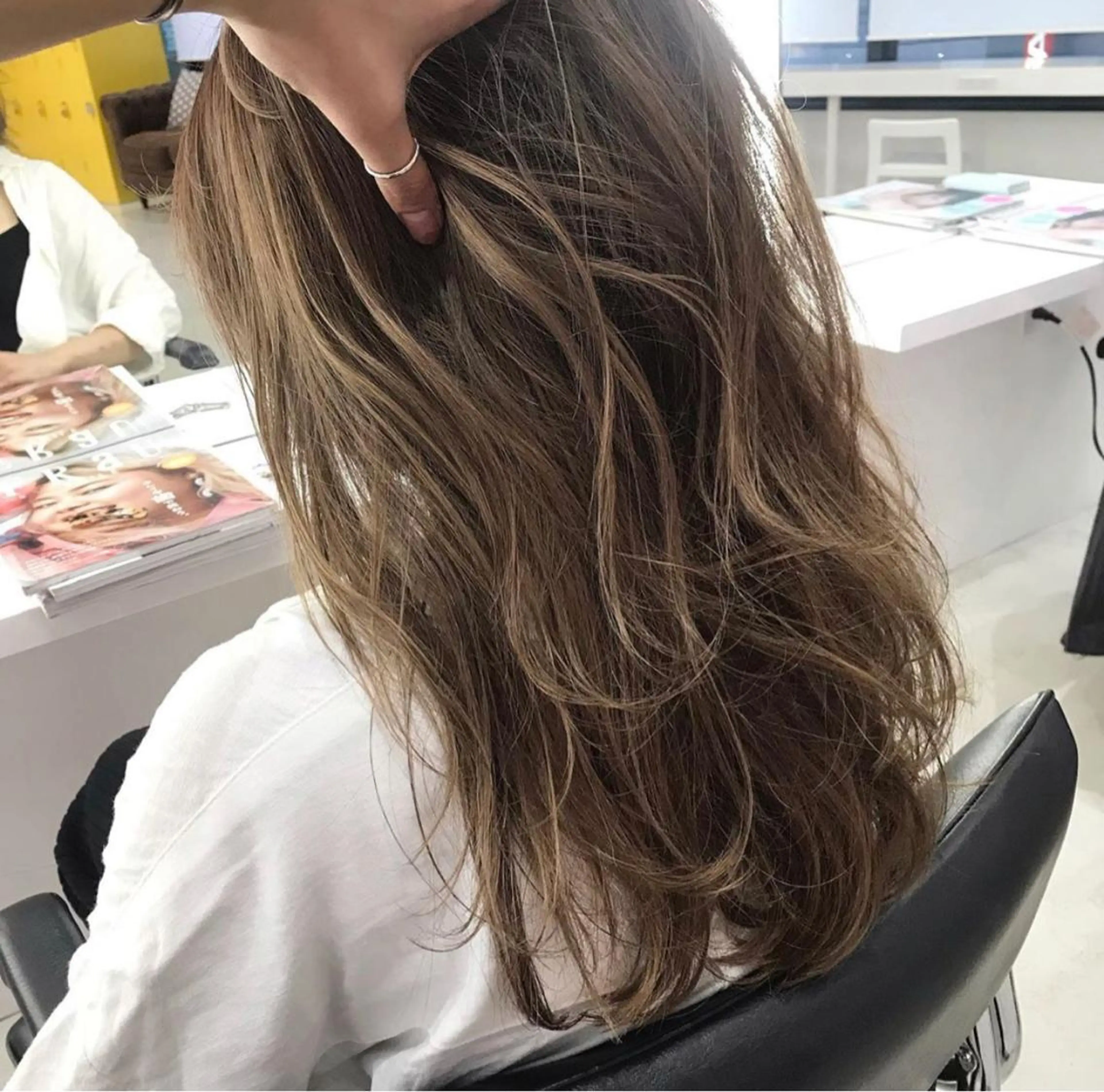 セミロング カット ヘアカラー トリートメント 海外デザイン🇺🇸 石渡諒太のヘアスタイル