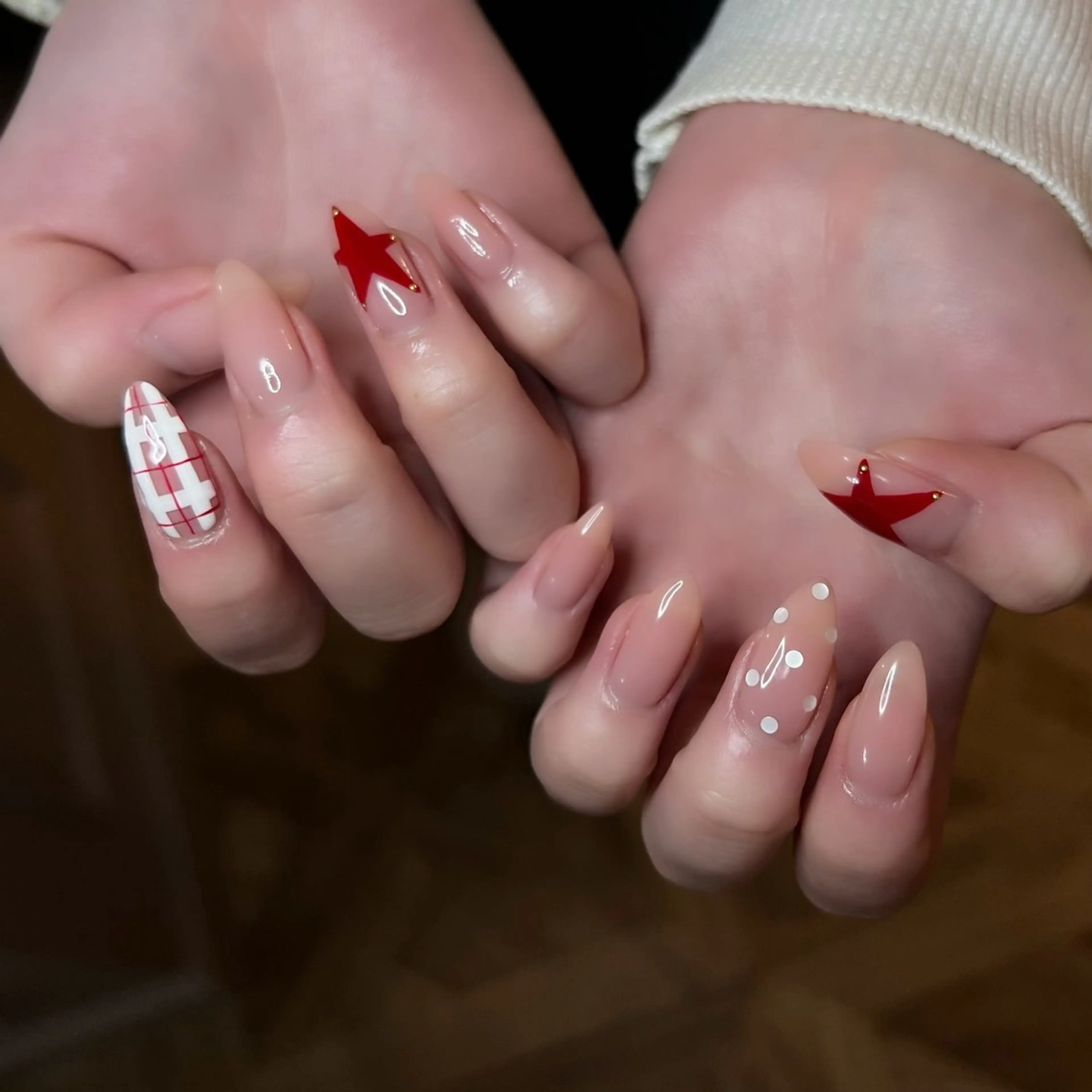 ネイル Y u a n🤍 pas á pasのネイルデザイン