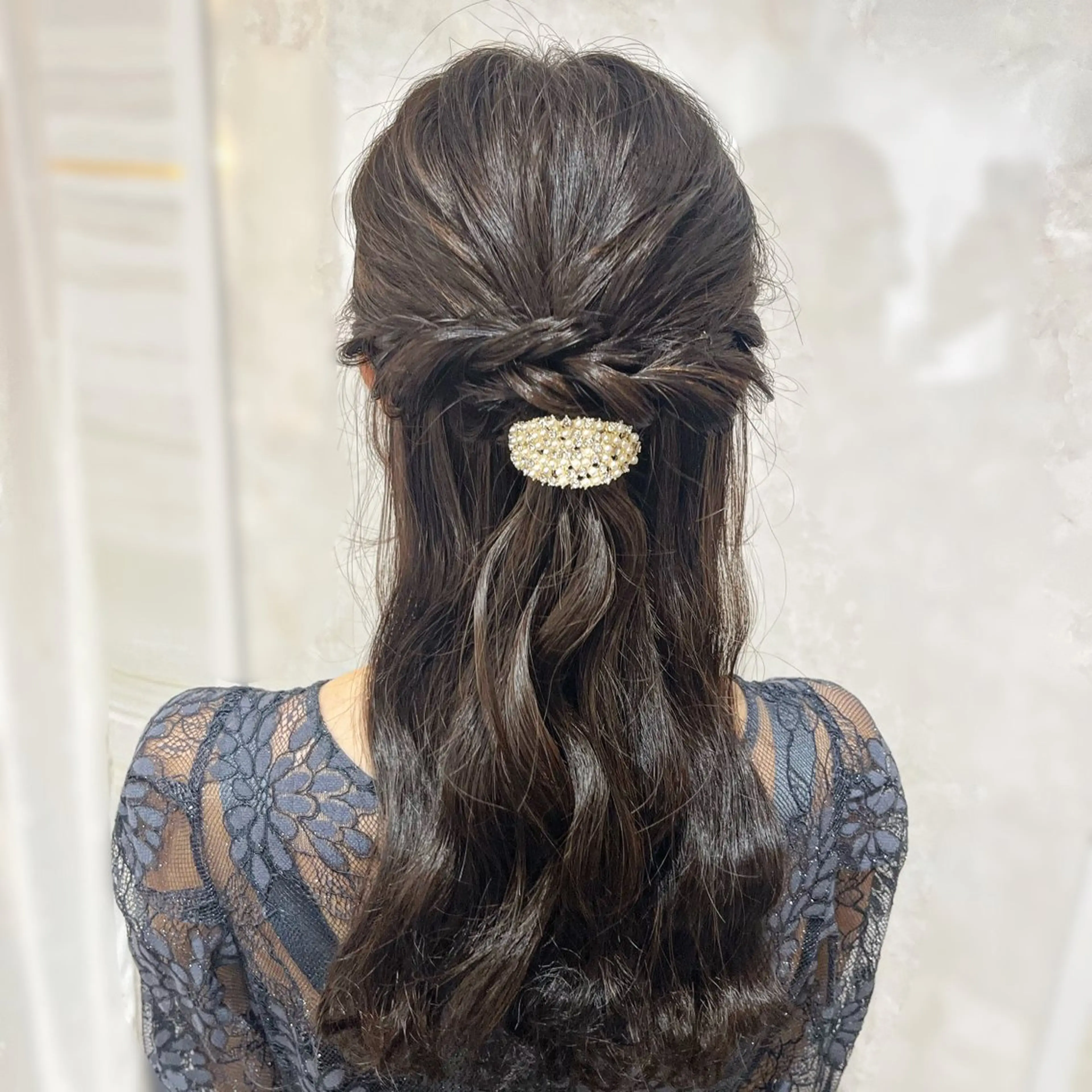 セミロング ヘアアレンジ 結婚式・ブライダル ヘアセット 💙Ami💙 elubylovisのヘアスタイル