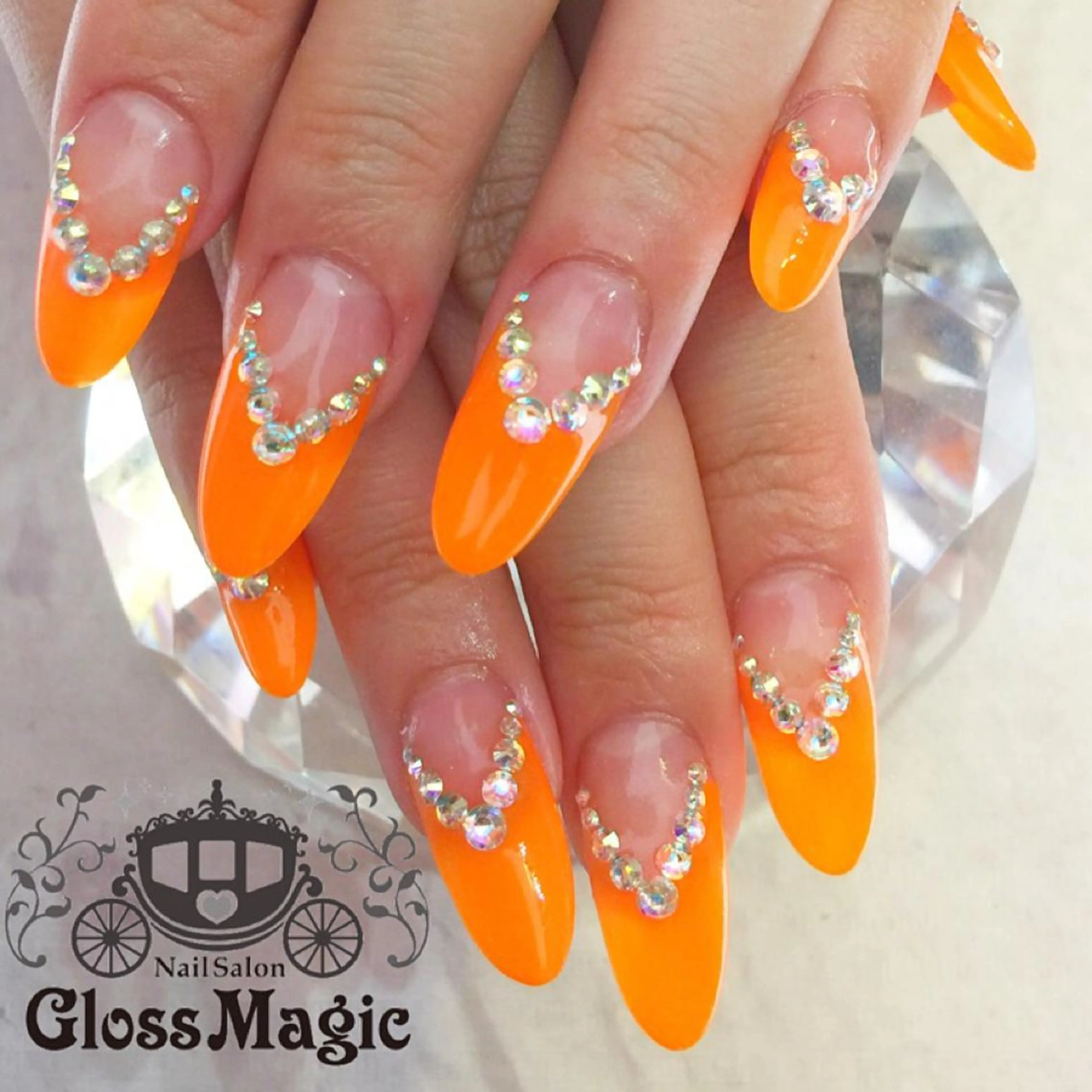 ネイル フレンチネイル ジェルネイル スカルプネイル ストーンネイル YUN 💅のネイルデザイン
