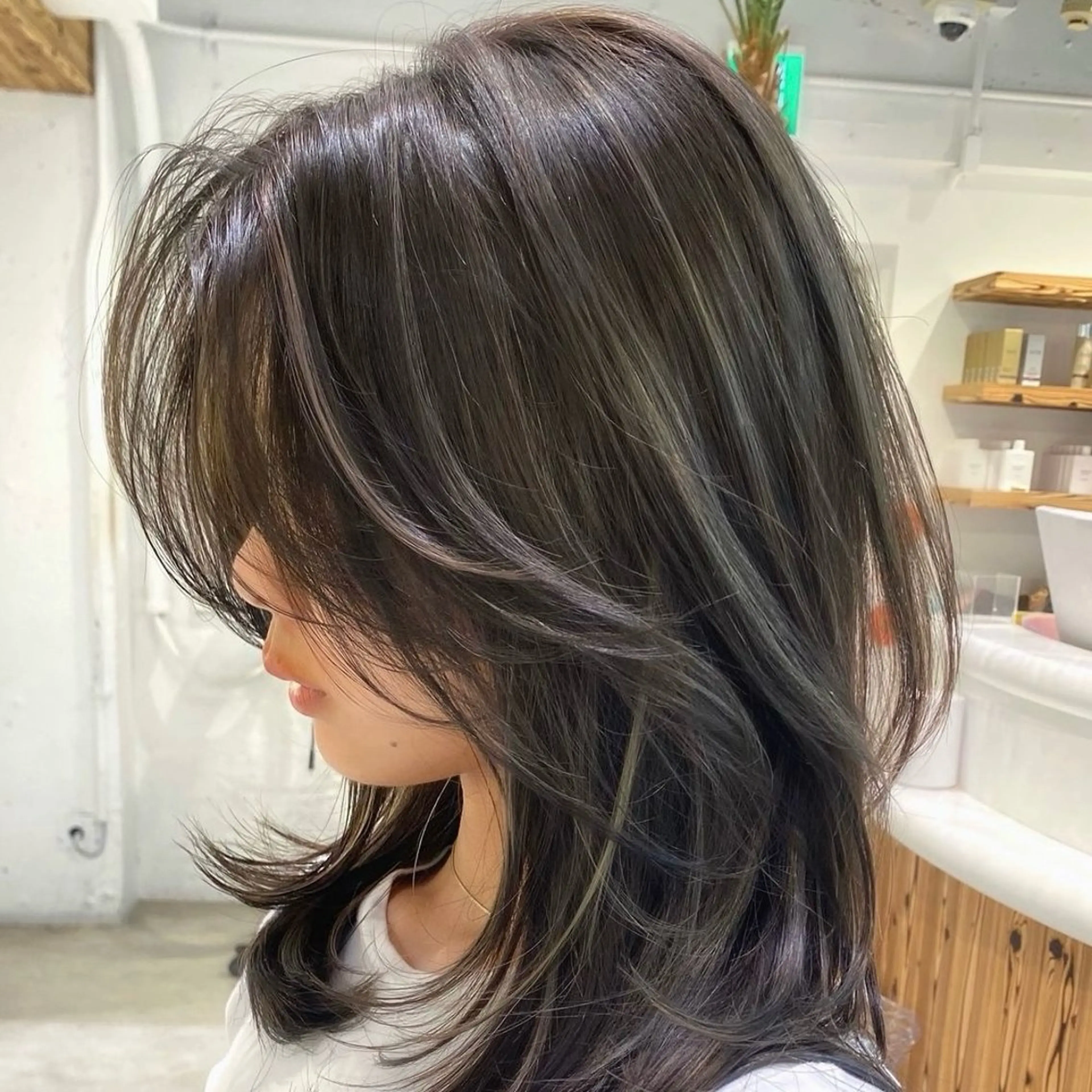 ミディアム カラー レイヤー/ベージュ mikuのヘアスタイル