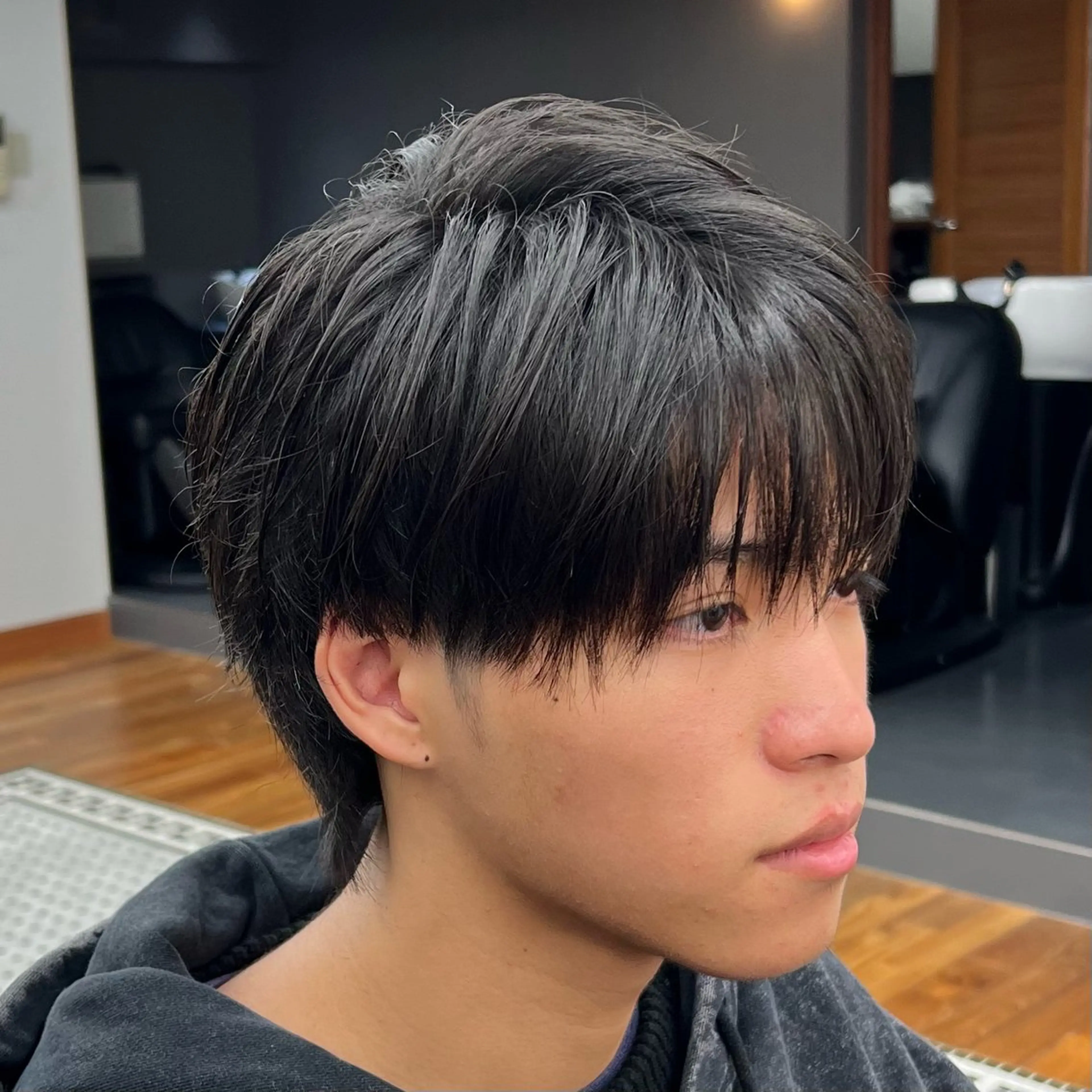 ミディアム メンズ センターパート マッシュウルフ マッシュ メンズウルフカット ウルフカット カット メンズカット✂️ スキンフェード伊藤陸のヘアスタイル