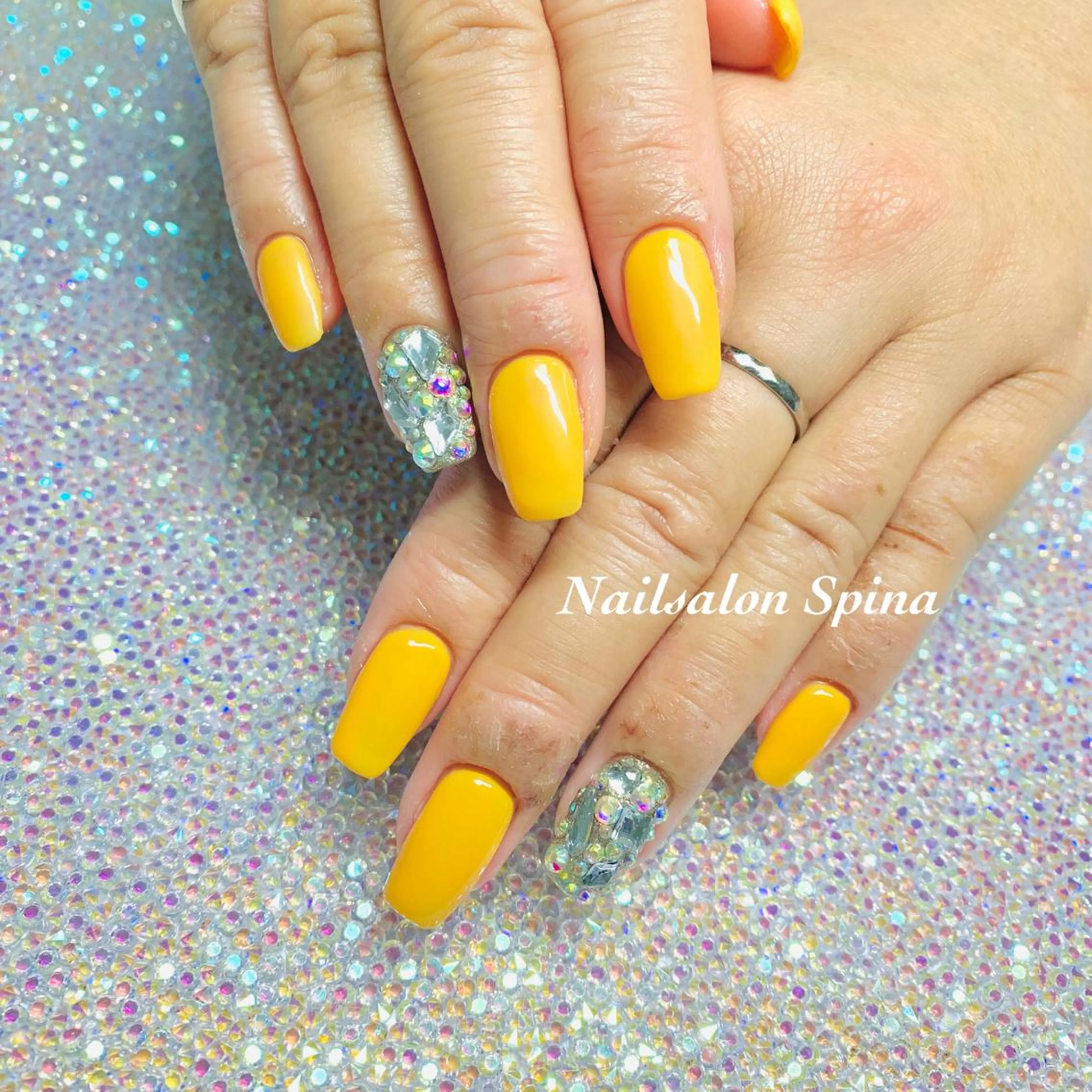 ネイル ジェルネイル パラジェル ストーンネイル 黄色 Nailsalon Spina 琴美のネイルデザイン