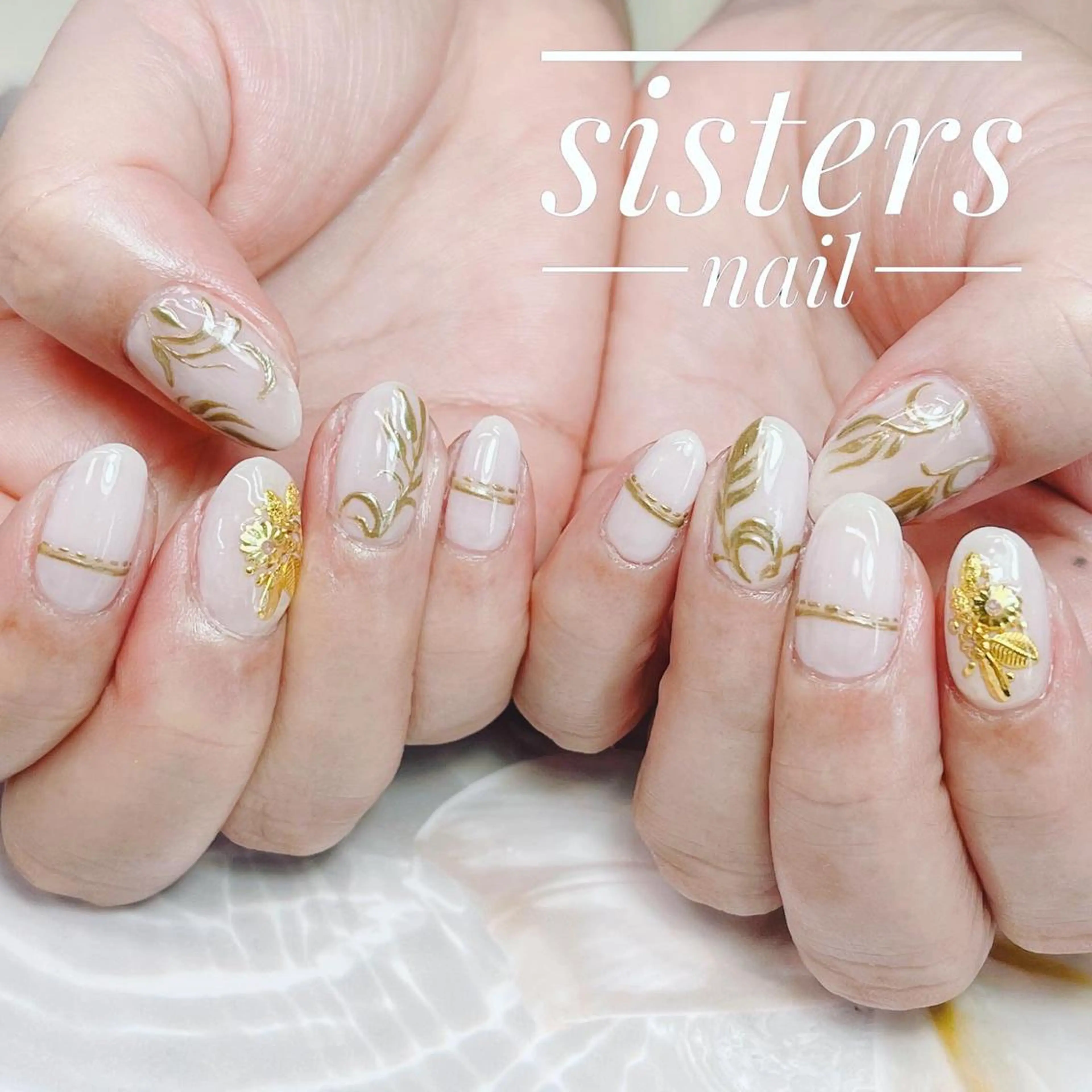 ネイル アートネイル ゴールド ニュアンスネイル 夏ネイル ハンドネイル ハンドケア sisters nail.fのネイルデザイン