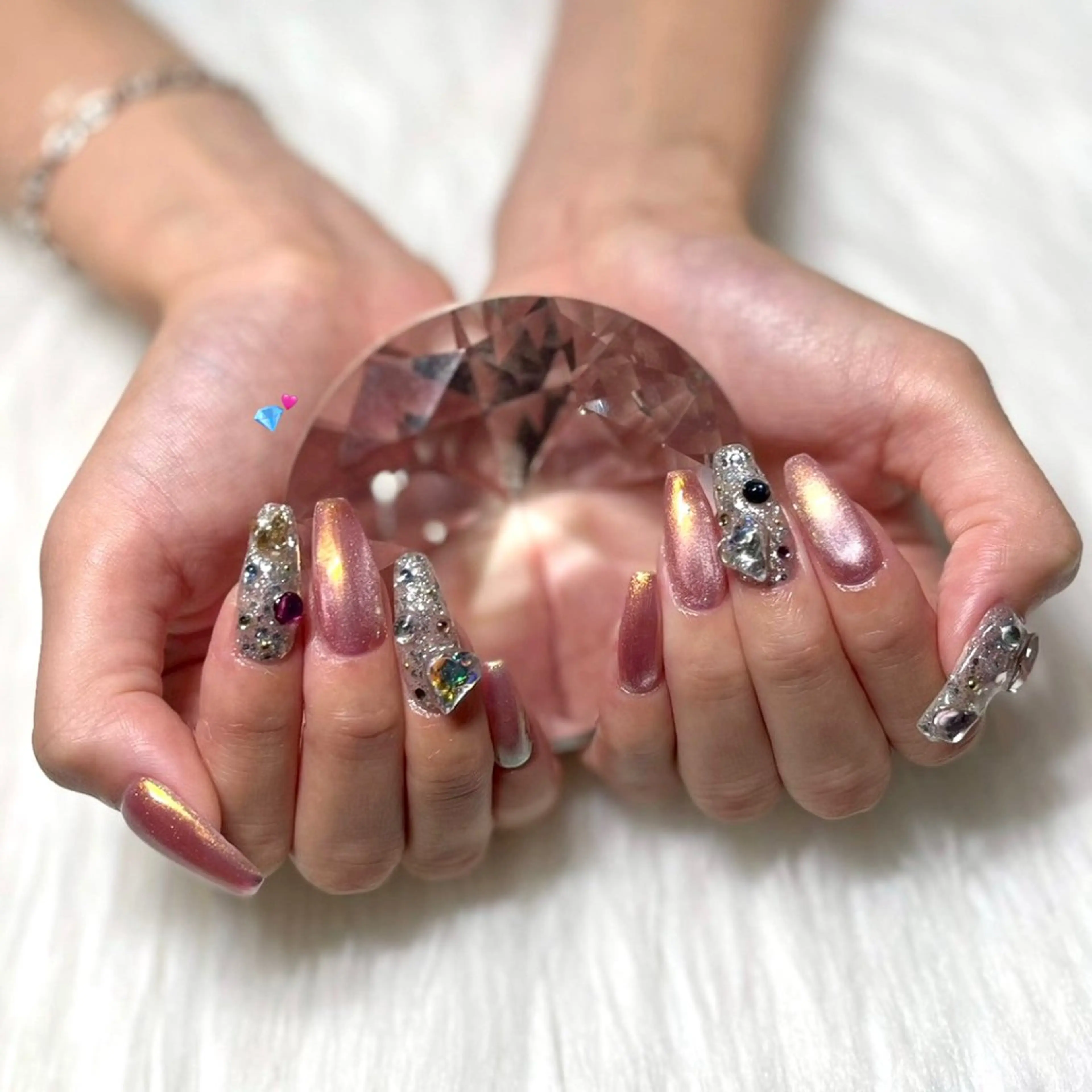 ネイル オーロラネイル ハンドネイル uni. nail salonのネイルデザイン
