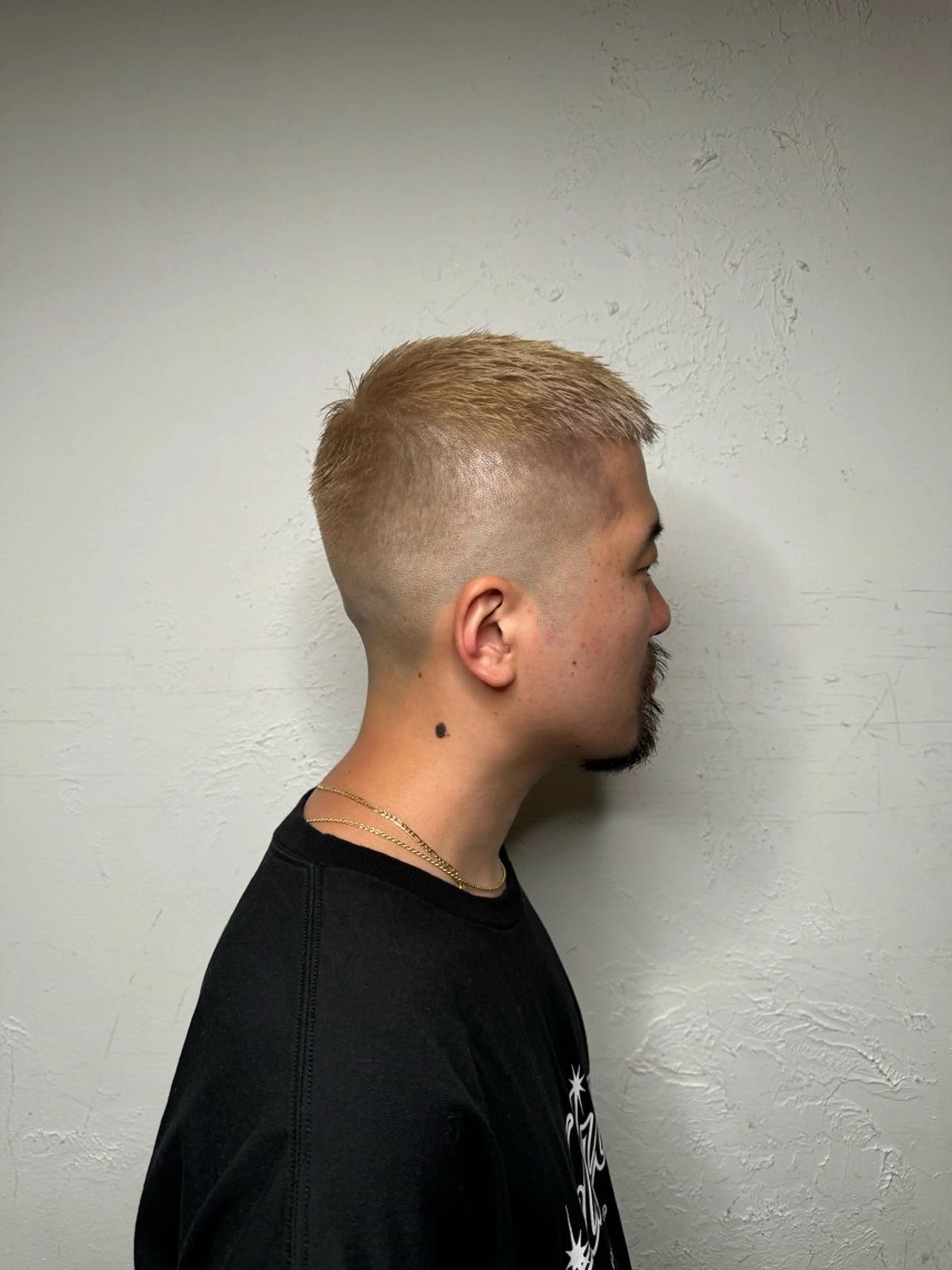 ショート カラー メンズ メンズブリーチ センターパート ダウンパーマ フェードカット メンズハイライト カット ヘアカラー トリートメント 💈メンズ特化💈 TASUKUのヘアスタイル