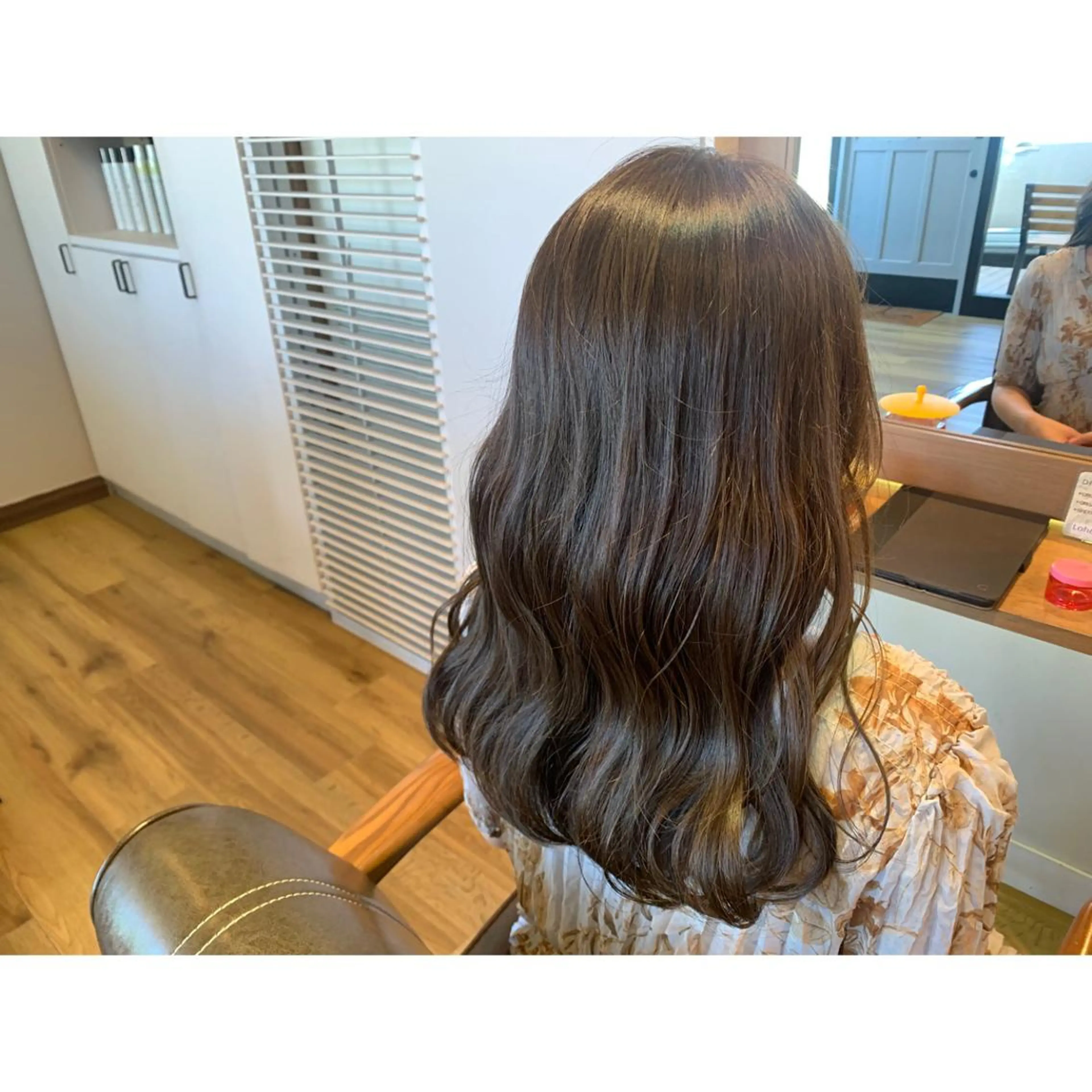 ロング カラー グレージュ オリーブグレージュ オリーブグレー ヘアカラー トリートメント ツキダテ ユイのヘアスタイル