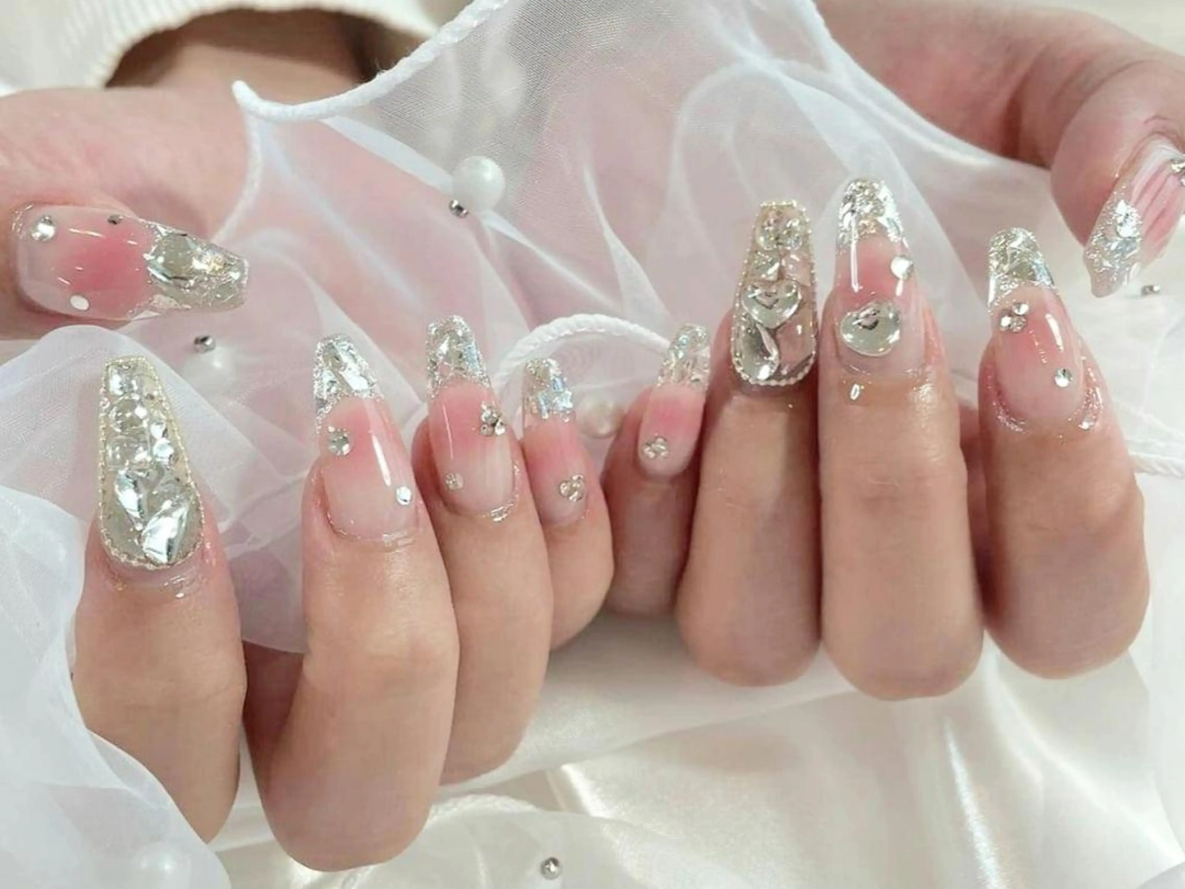 ネイル ワンホンネイル 🤍POP可愛い🧸 Menailのネイルデザイン