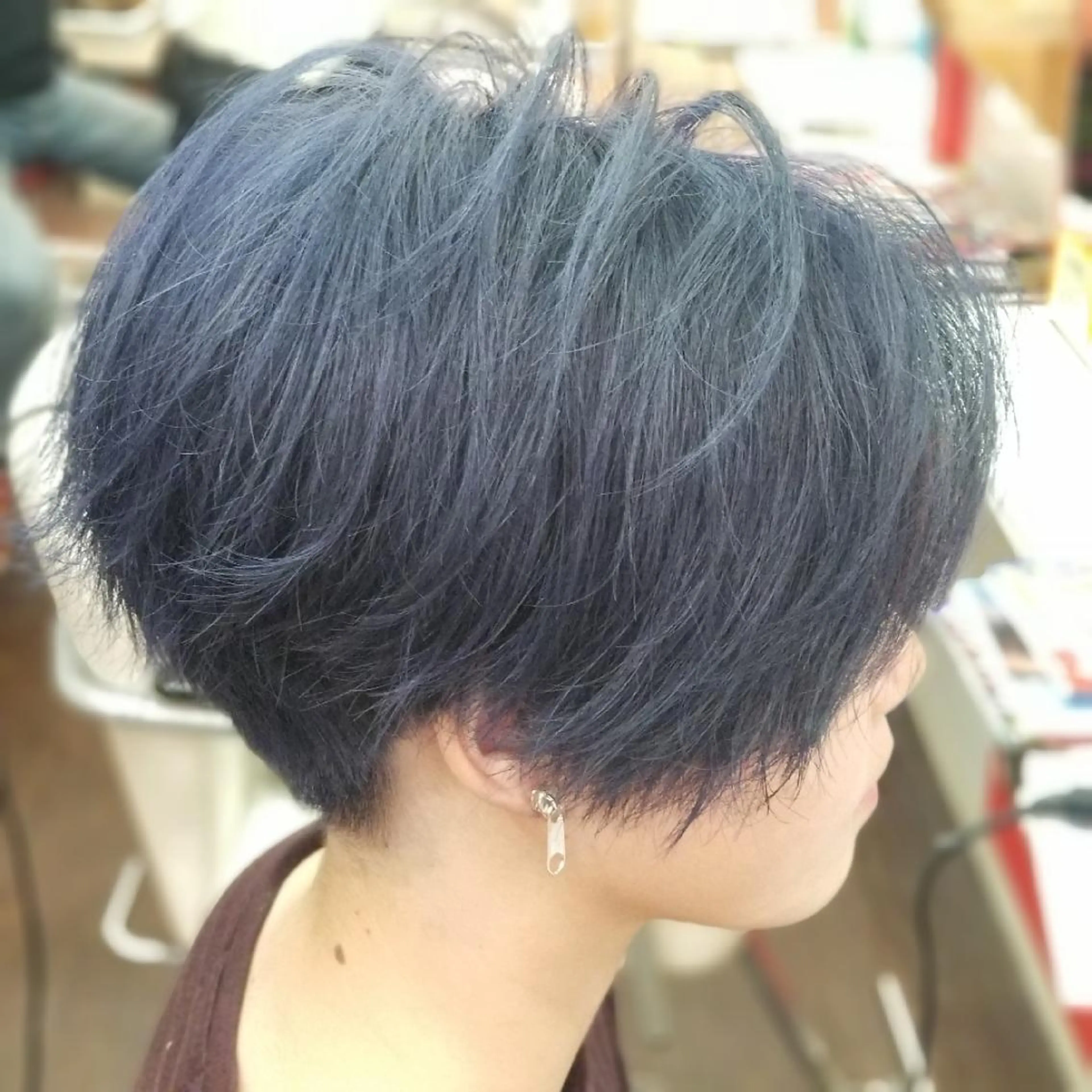ショート カラー ブリーチ ネイビーカラー ショートヘア カット ヘアカラー 植田 修平/エクステ /髪質改善カラーのヘアスタイル