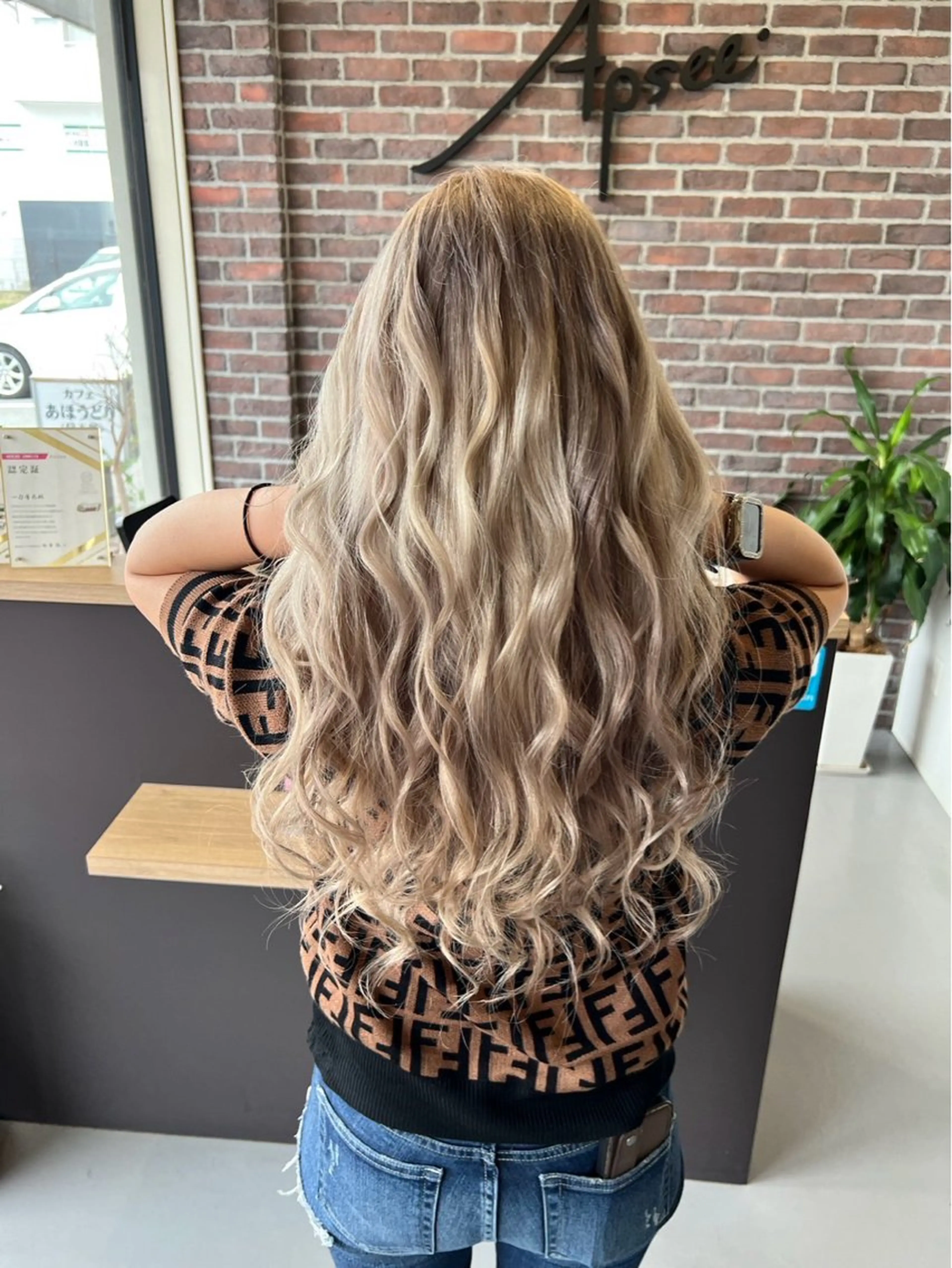 ロング ヘアカラー 橘 心実のヘアスタイル