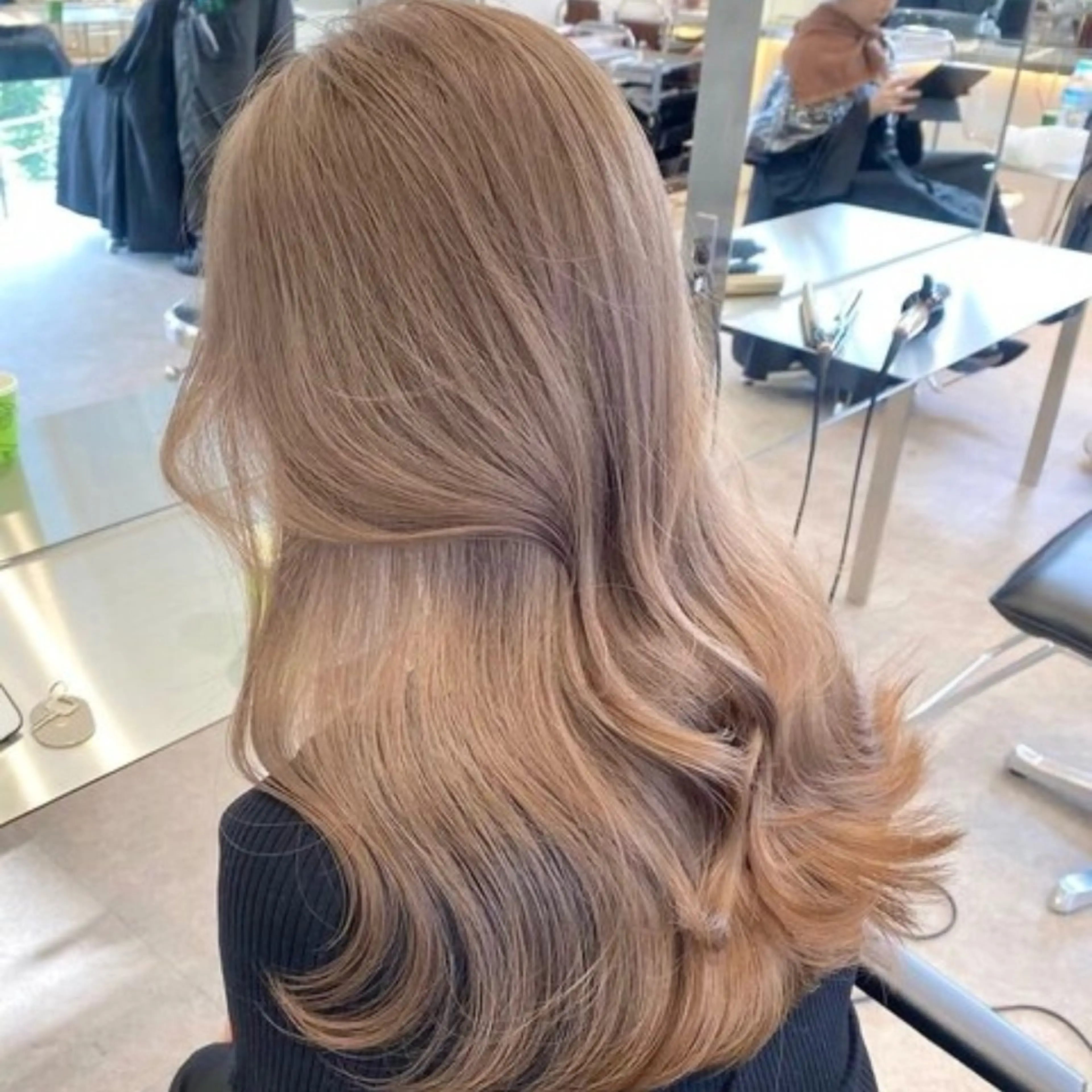 ロング カラー ベージュカラー ブリーチ ミルクティーベージュ ヘアカラー トリートメント cinq PROJECT所属・ミルクティーベージュ 🐱【Ryo】のヘアスタイル