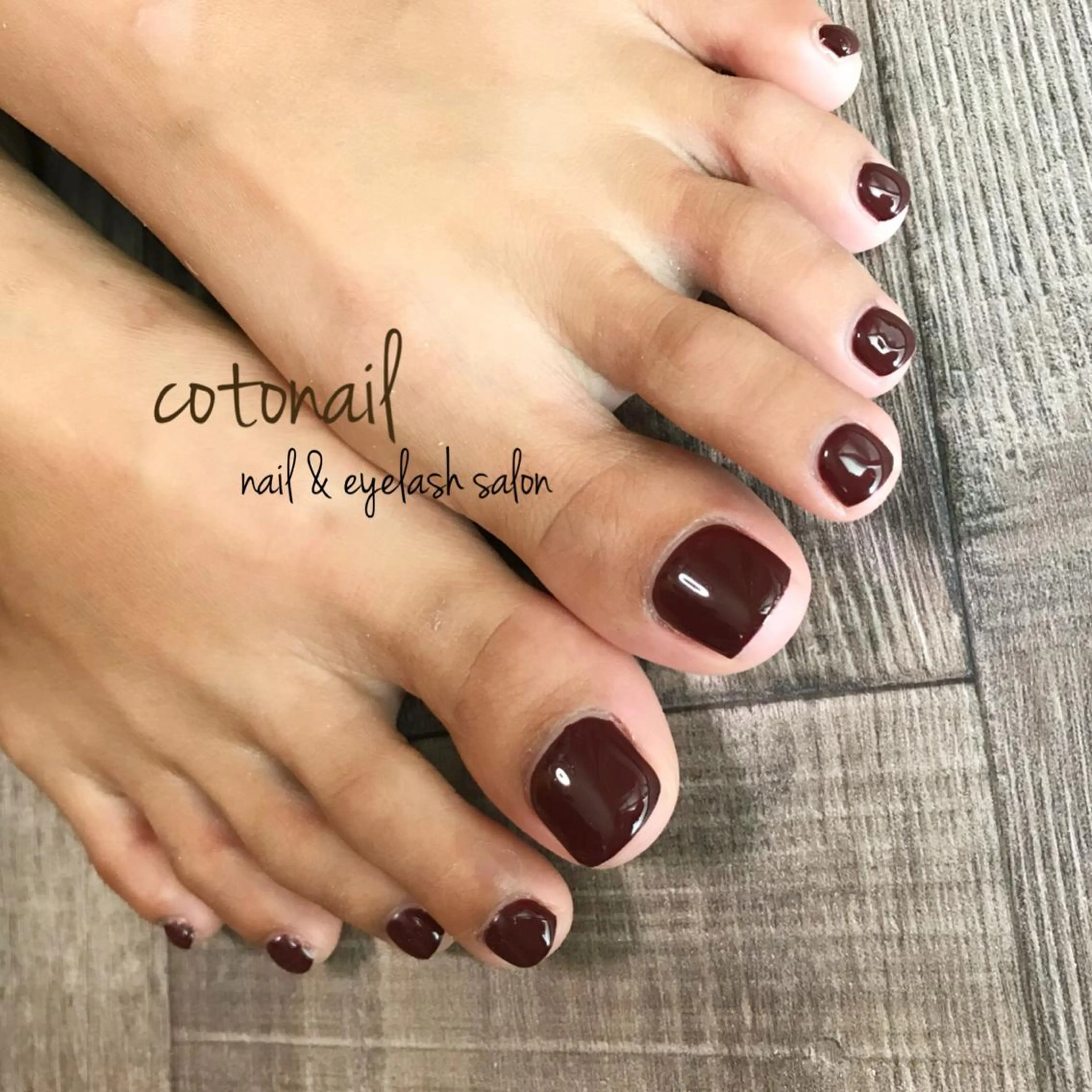 ショート ネイル ワンカラーネイル フットネイル ツメトマツゲ .のネイルデザイン