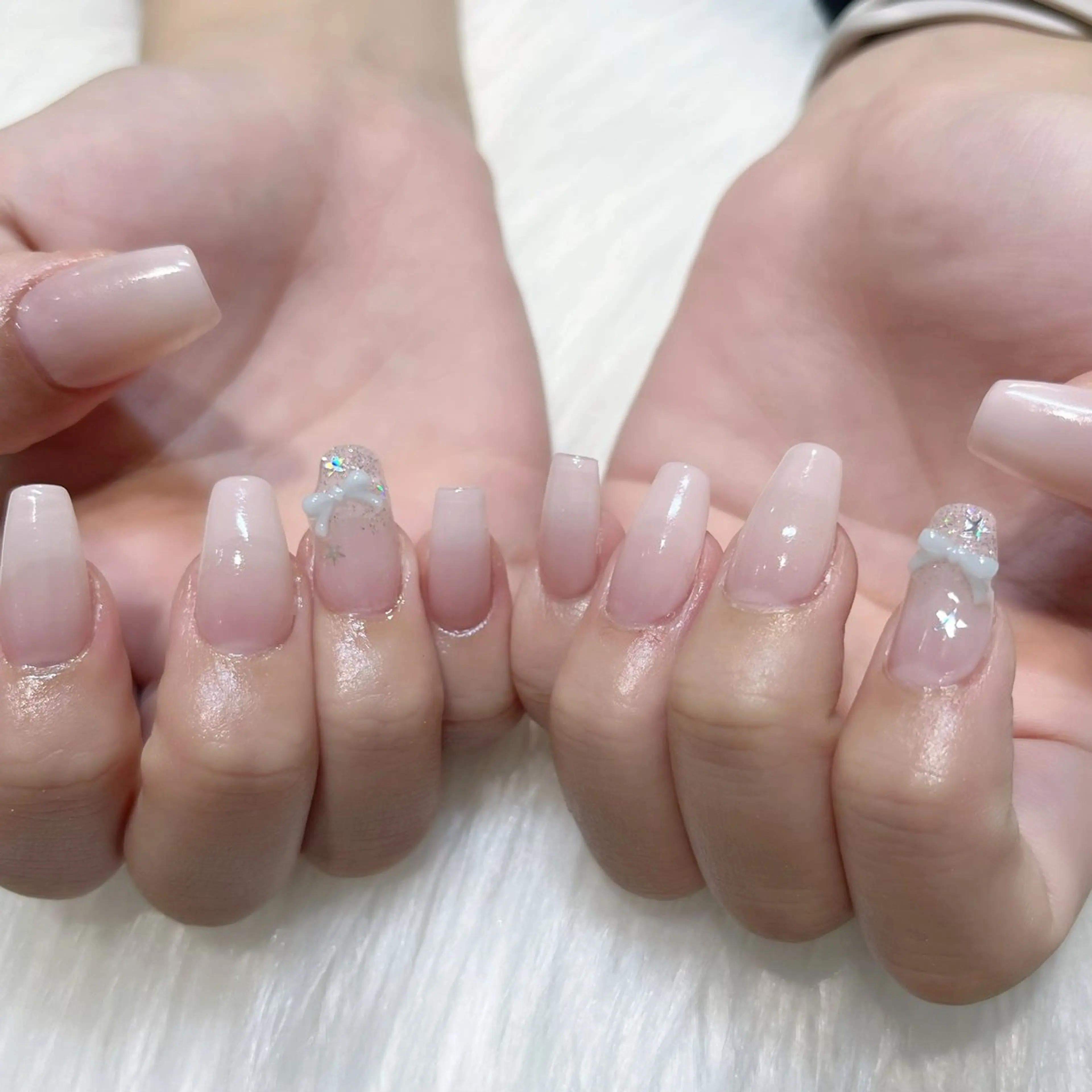 ネイル アートネイル ガーリー 韓国ネイル 持ち込み ワンホンネイル ハンドネイル KOKONA 🎀のネイルデザイン