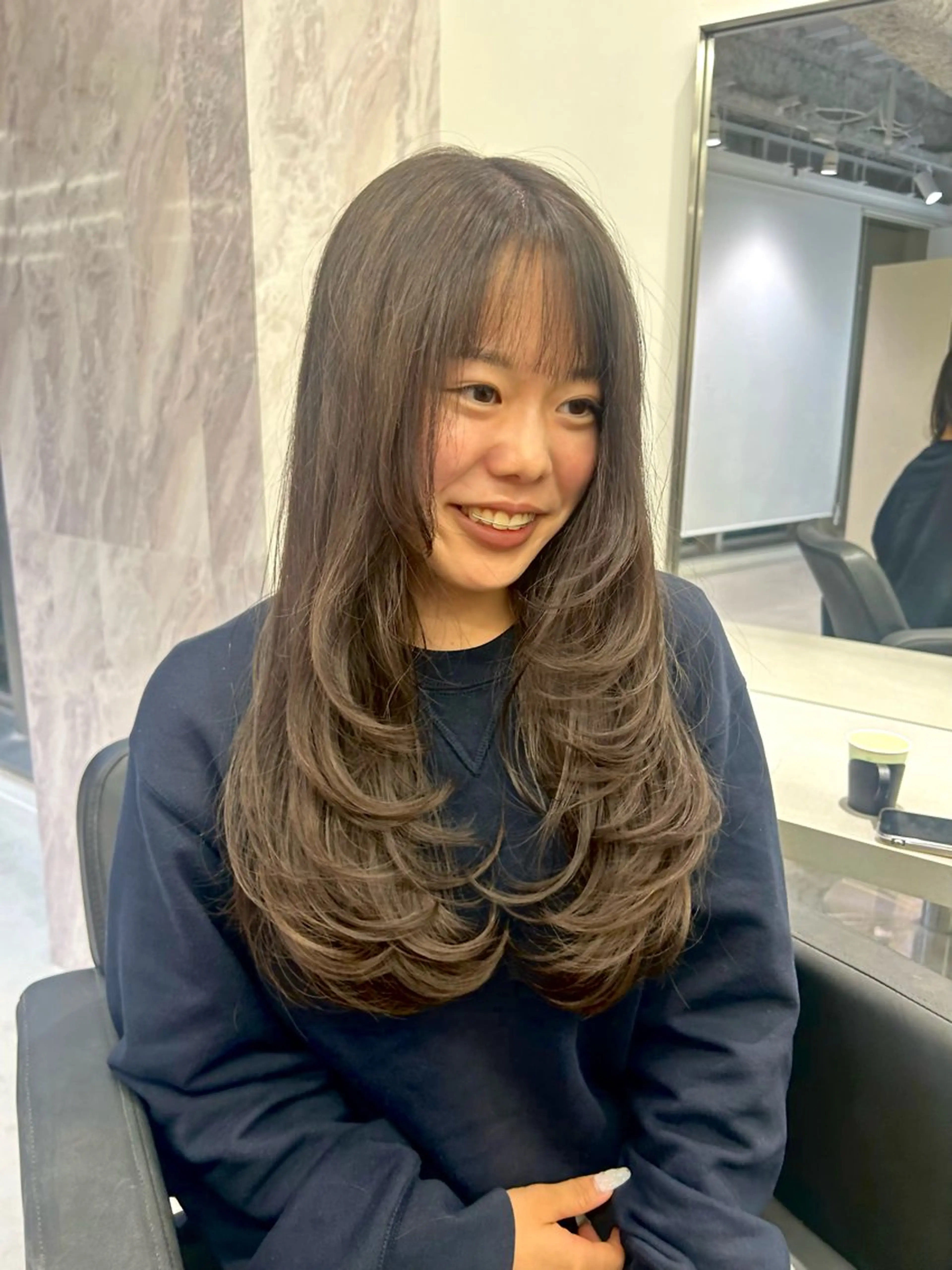 セミロング ハイレイヤー レイヤーカット EIGHT mana 海外グレージュ🥥のヘアスタイル
