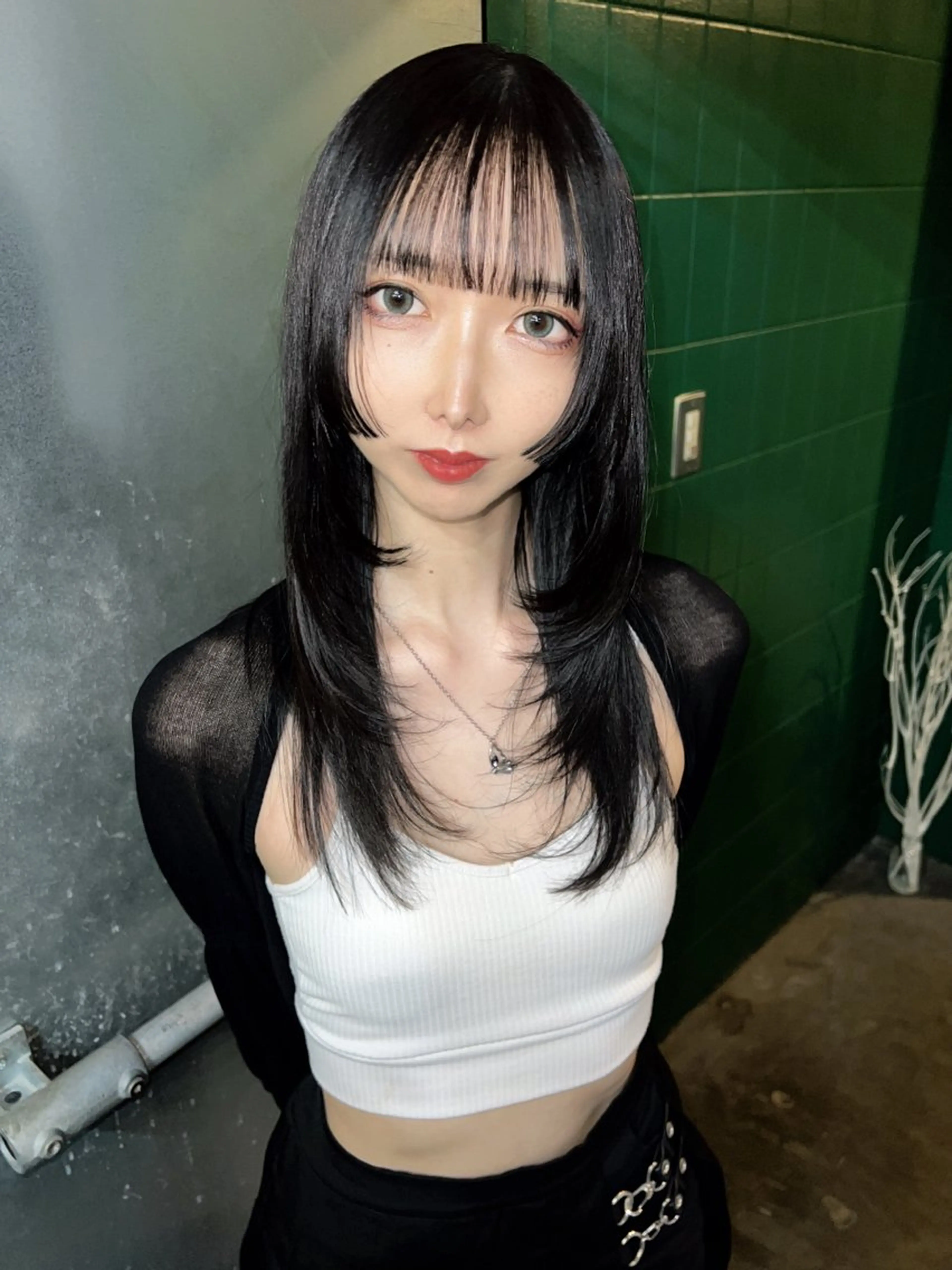 ロングウルフカットロングレイヤーカットの写真