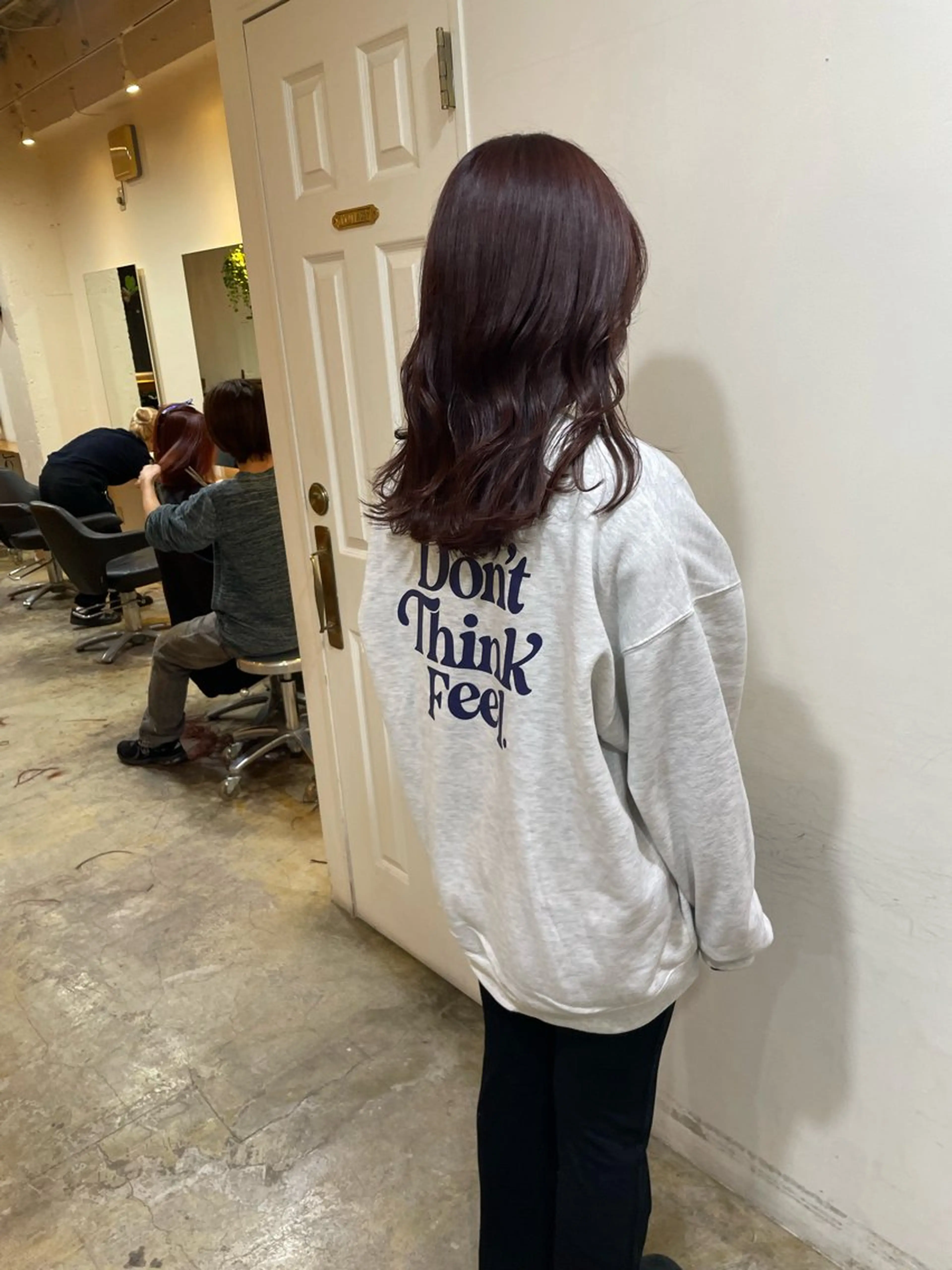 セミロング カラー ブラウンカラー ディープラベンダー ラベンダーカラー ラベンダーブラウン カット ヘアカラー トリートメント MIOベージュカラー 柔らかいカラーのヘアスタイル