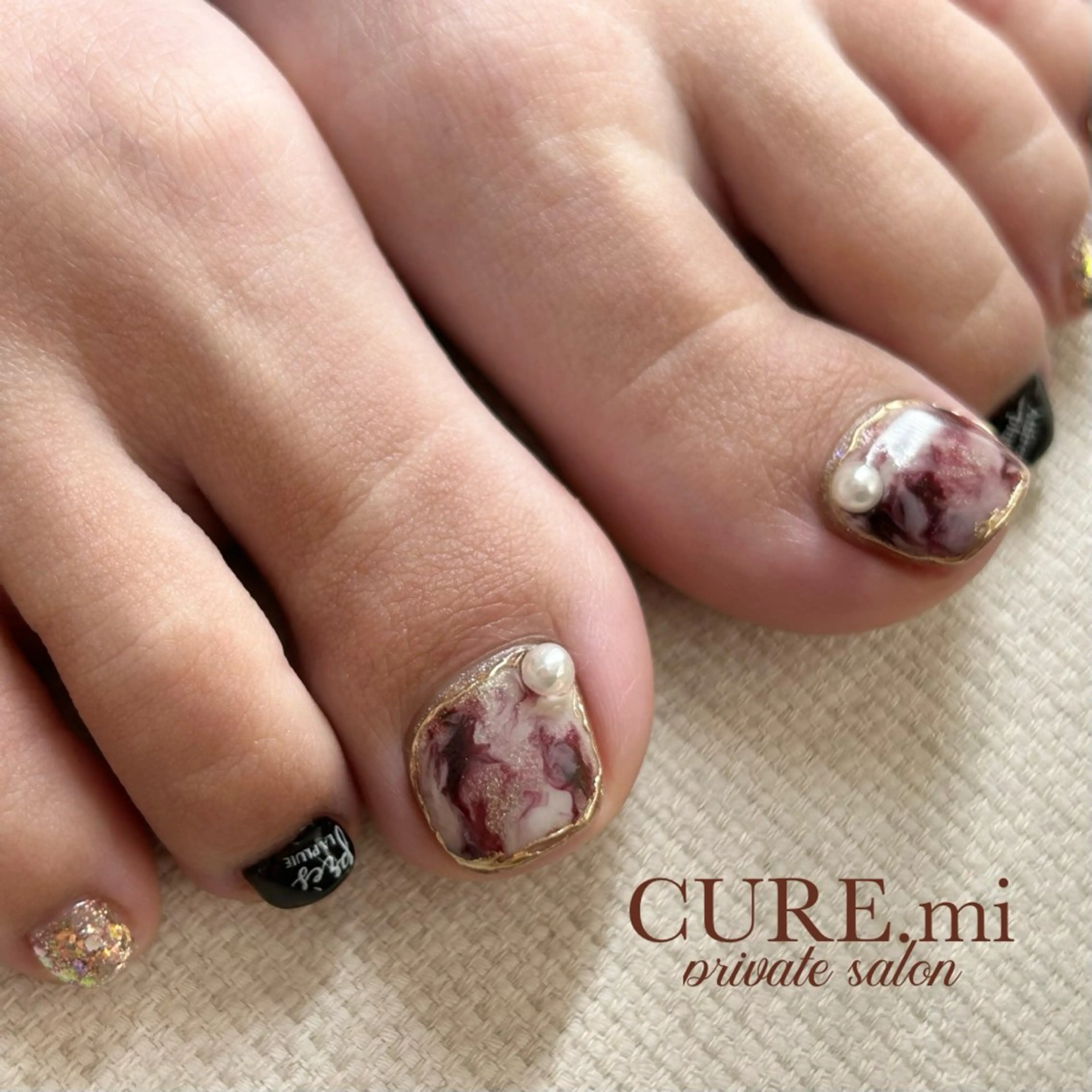 ネイル フットネイル キラキラネイル ニュアンスネイル フットネイル CURE.mi所属・伊藤 美香のネイルデザイン